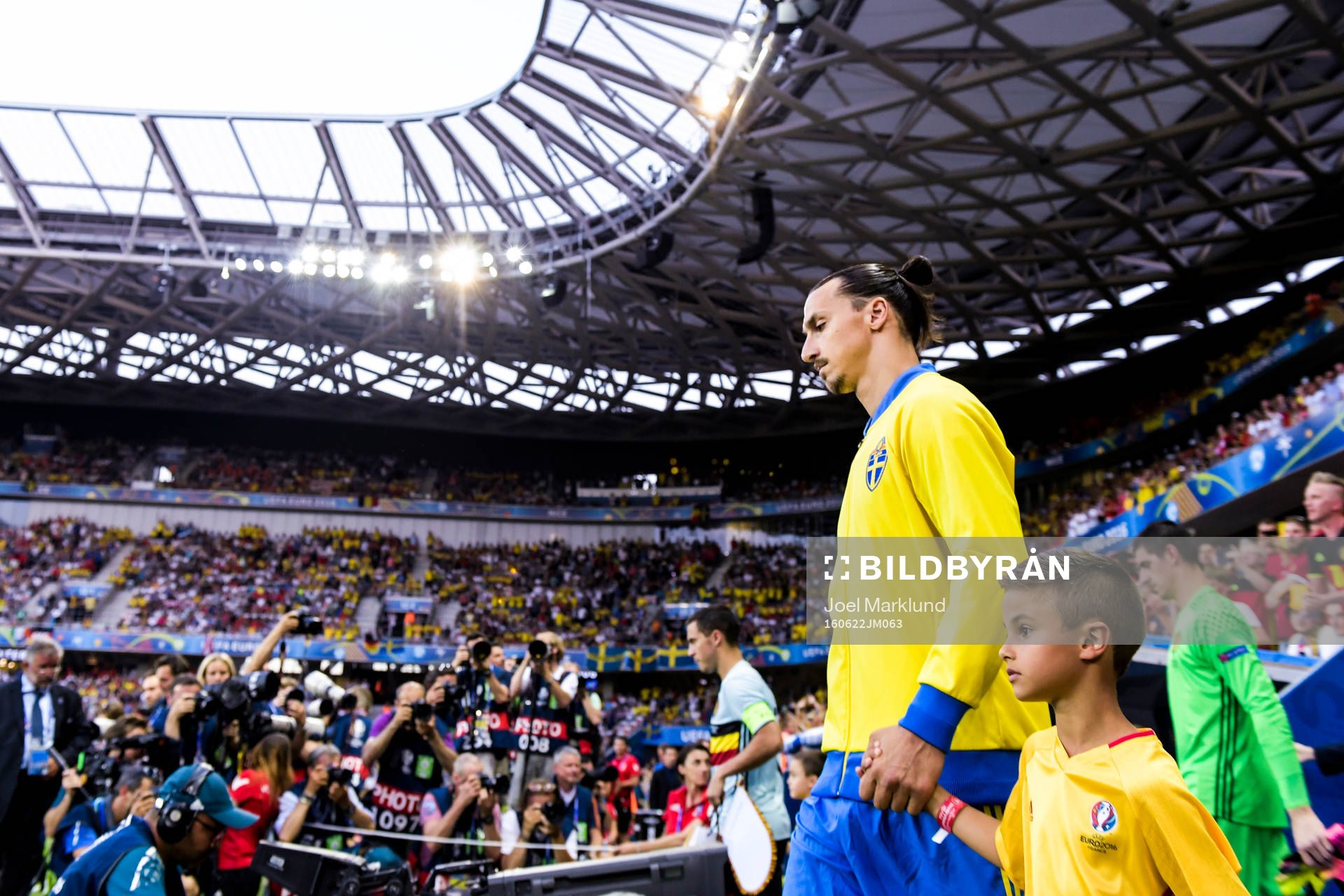 Sveriges Zlatan Ibrahimovic gör entré
