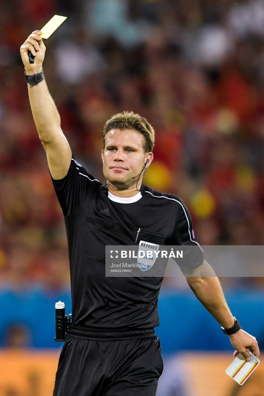 Domare Felix Brych i fotbollsmatchen mellan Sverige och