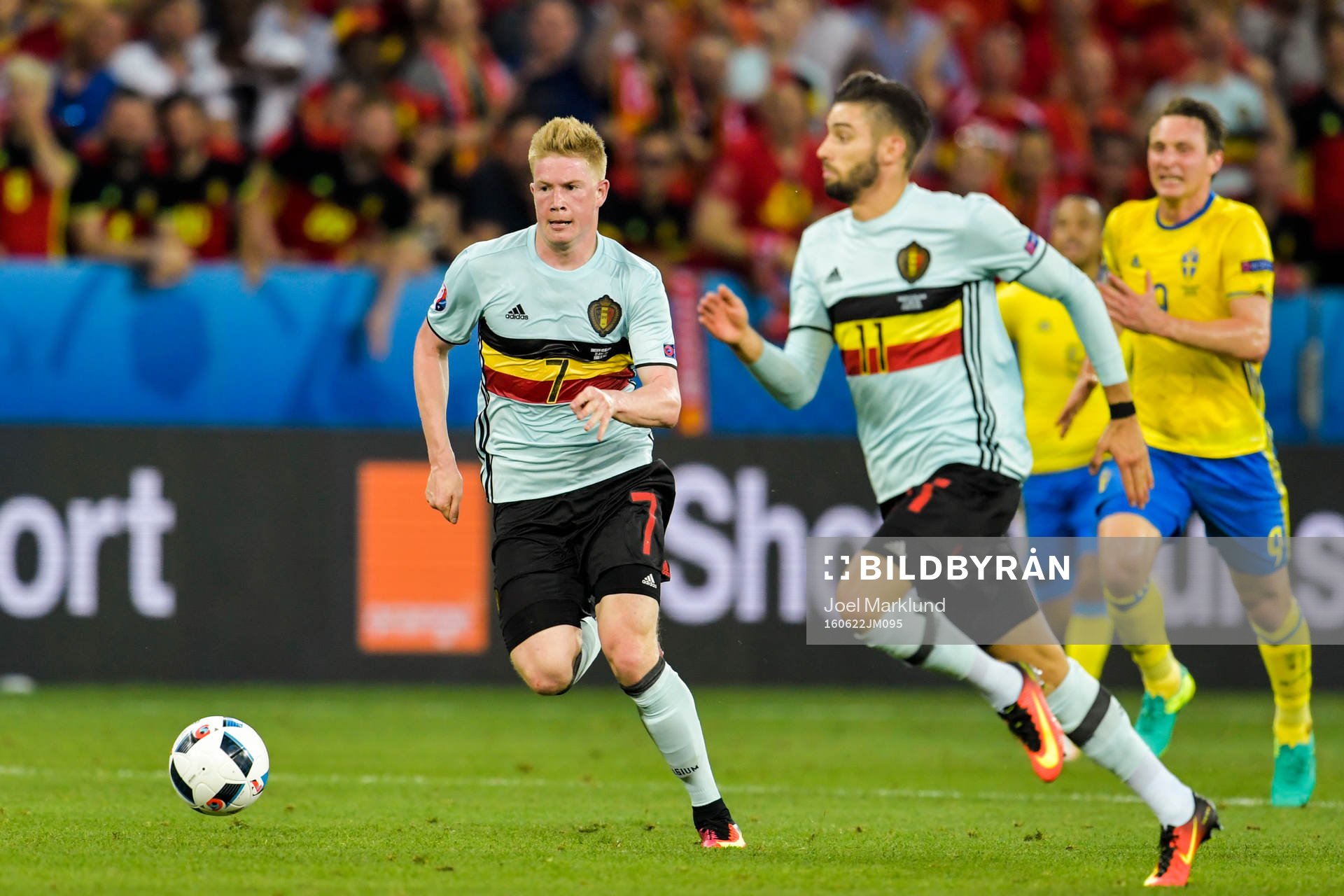 Belgiens Kevin de Bruyne och Yannick Carrasco i