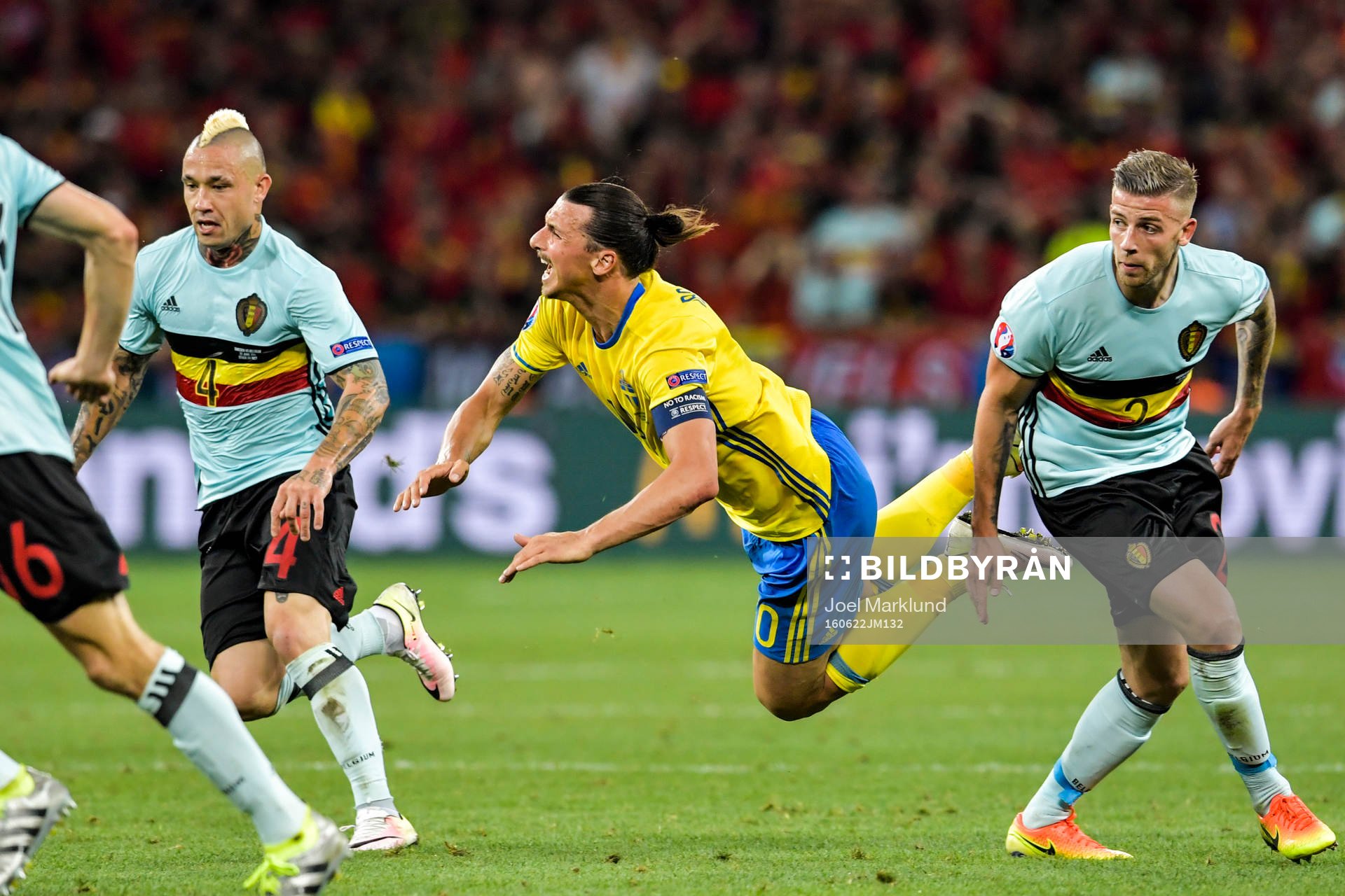 Sveriges Zlatan Ibrahimovic faller