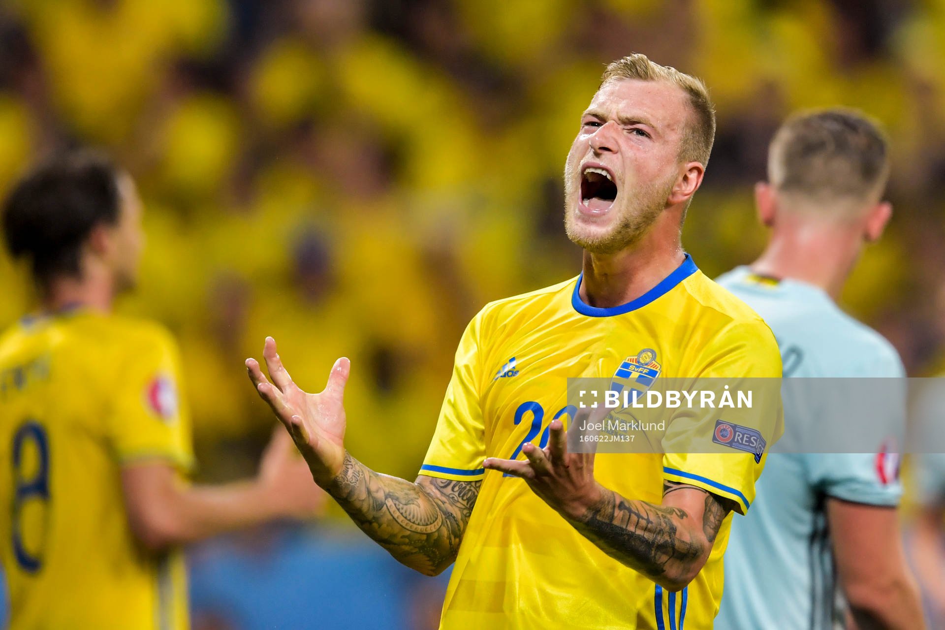 Sveriges John Guidetti reagerar i fotbollsmatchen mellan