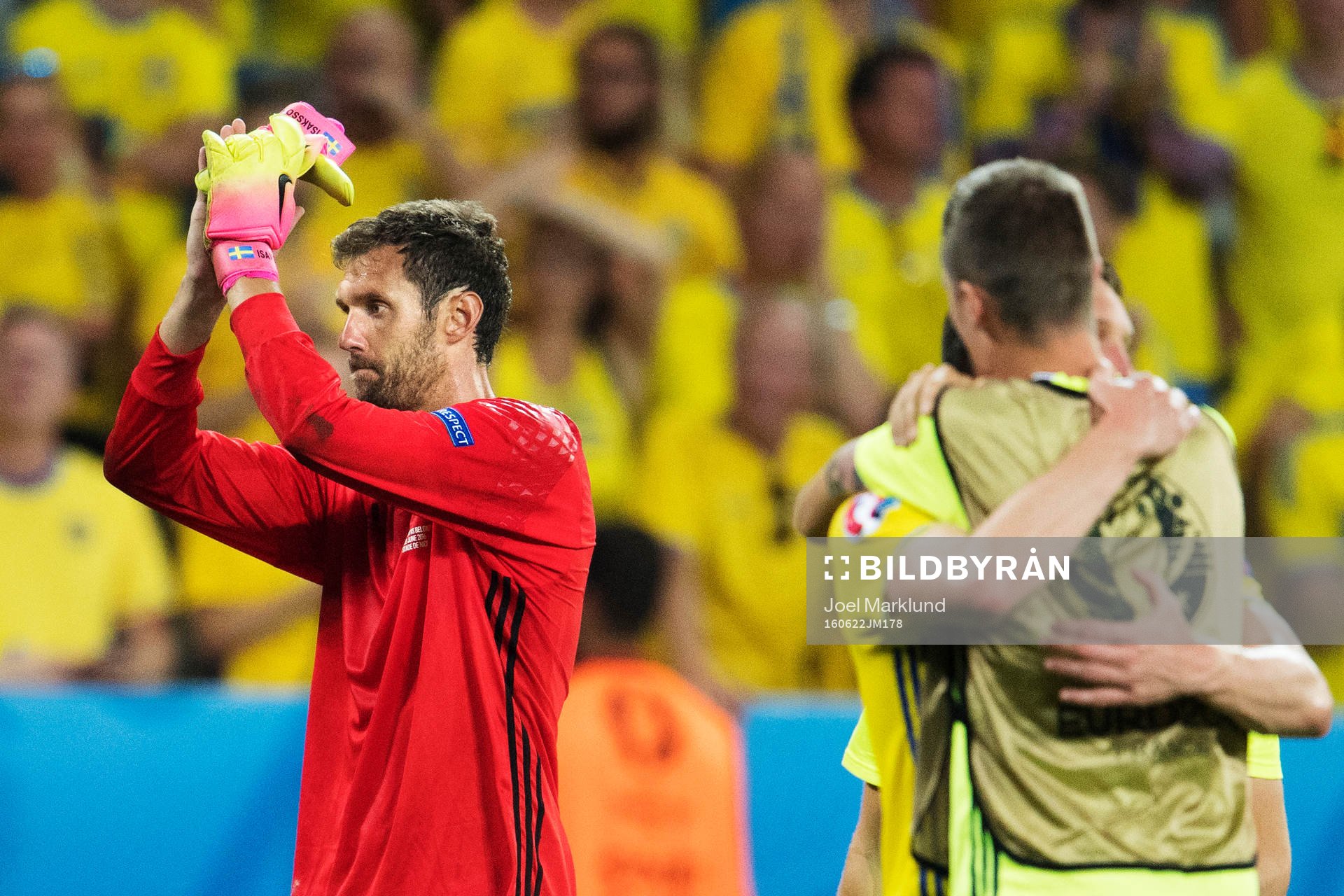 Sveriges målvakt Andreas Isaksson deppar