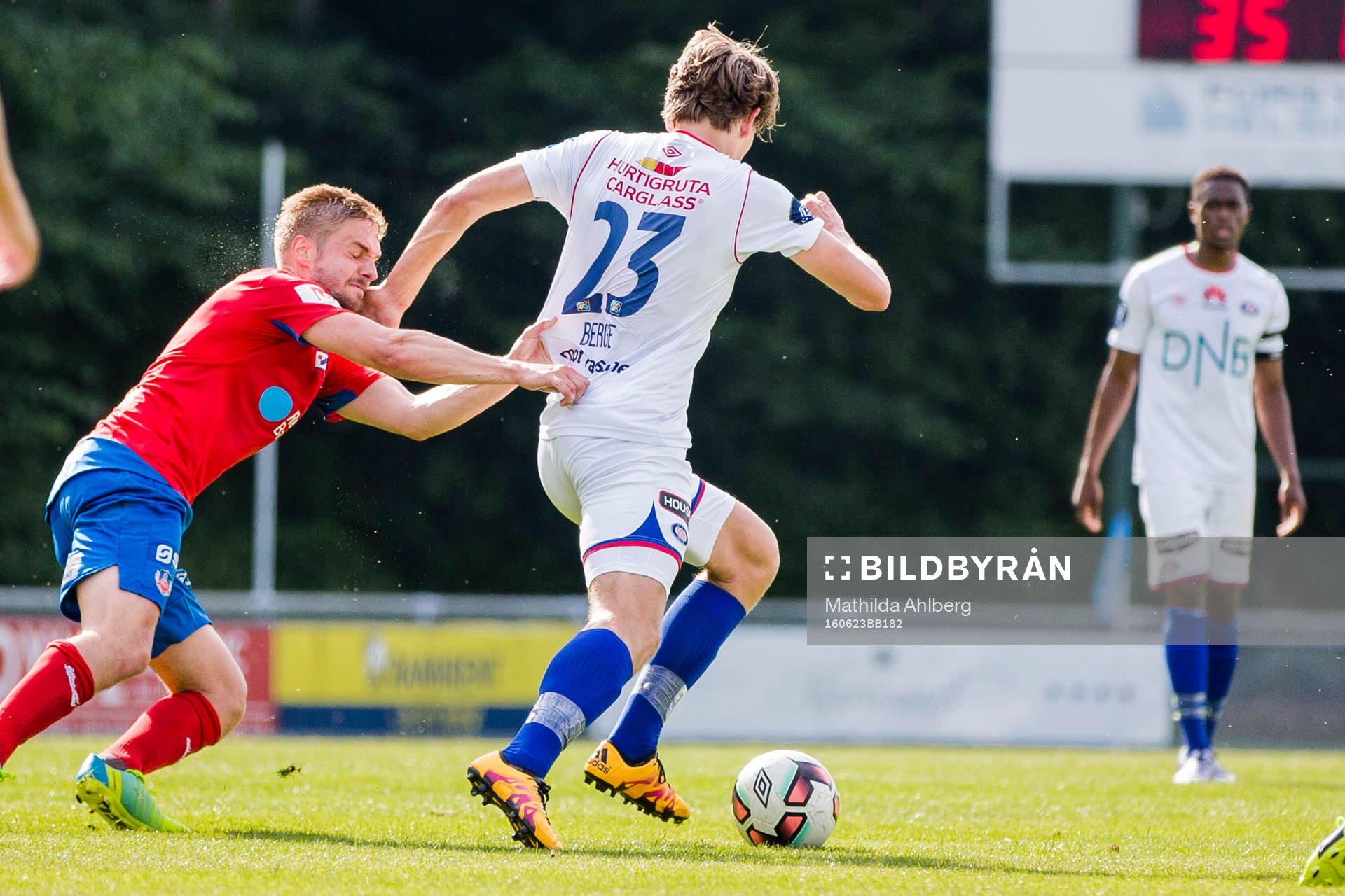 Helsingborgs Johan Mårtensson och Vålerengas  Sander