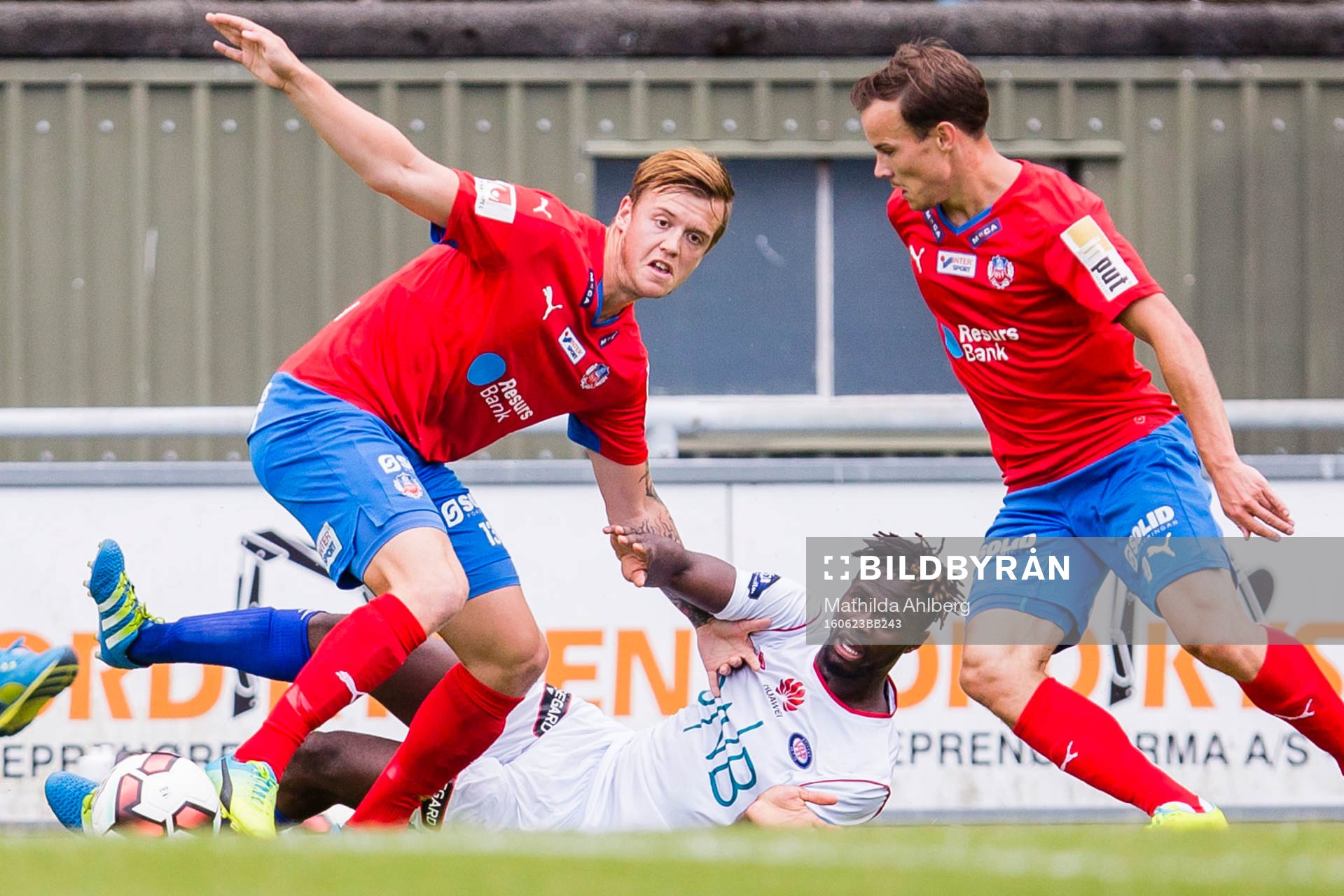 Helsingborgs Alexander Achinioti-Jönsson (v) och Anton