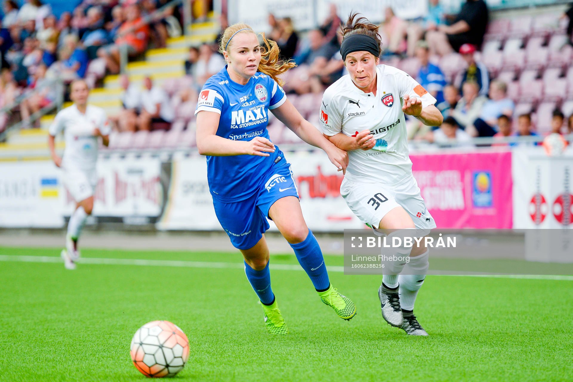 Eskilstunas Glodis Viggosdottir och Rosengårds Ella Masar