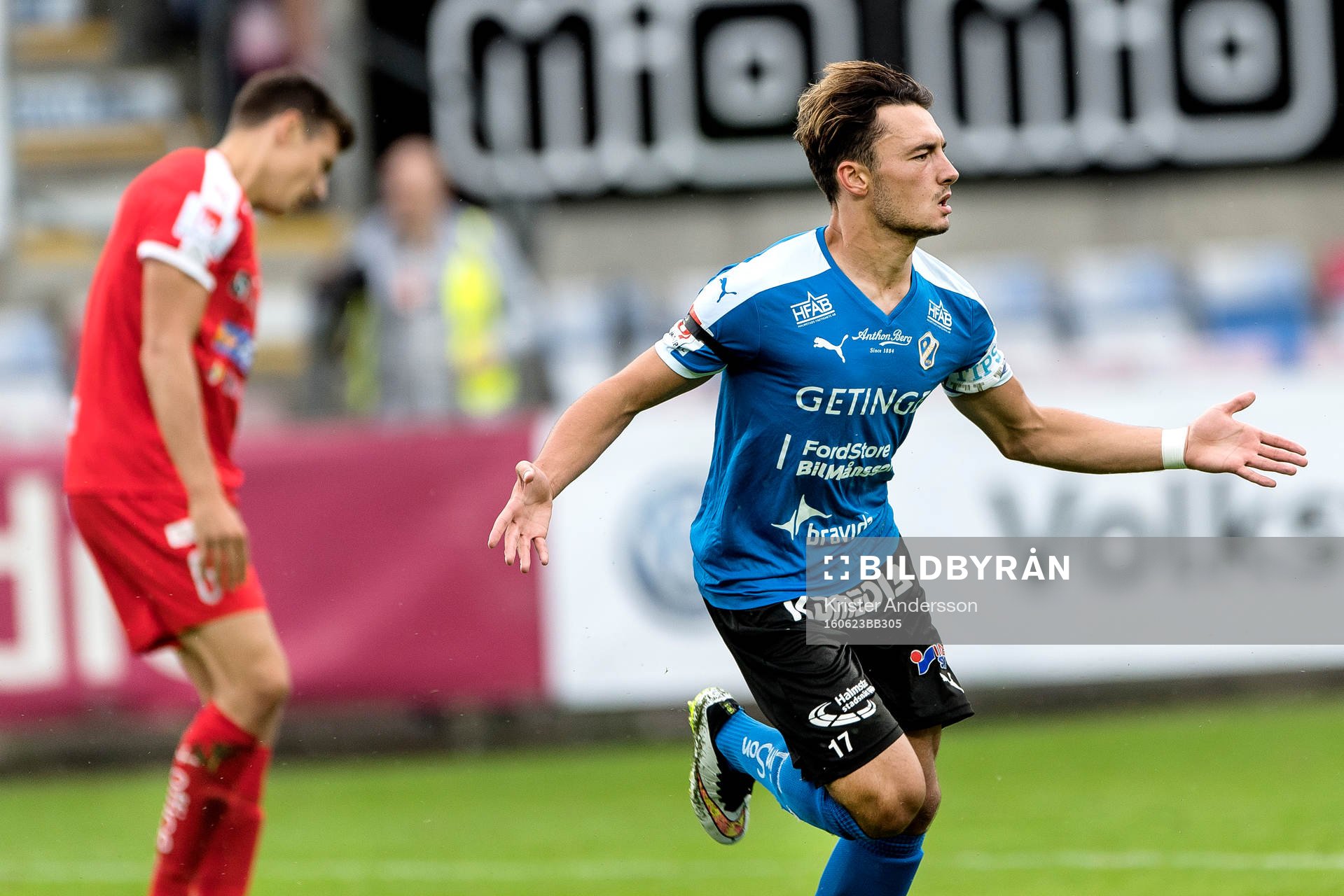 Halmstads Sead Haksabanovic har gjort  2-0 och jublar