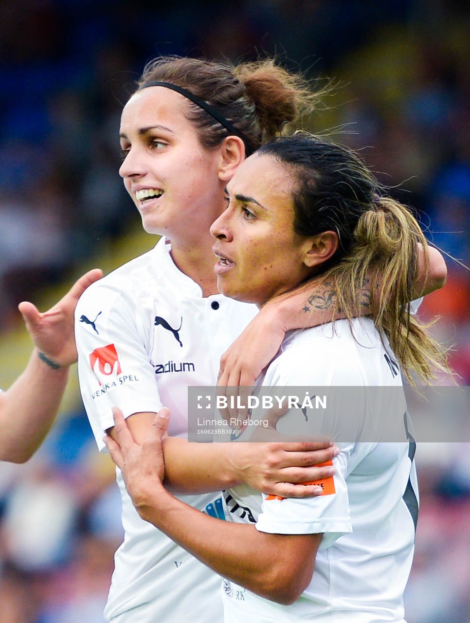 Rosengårds Marta Viera Da Silva och Natasa Andonova jublar