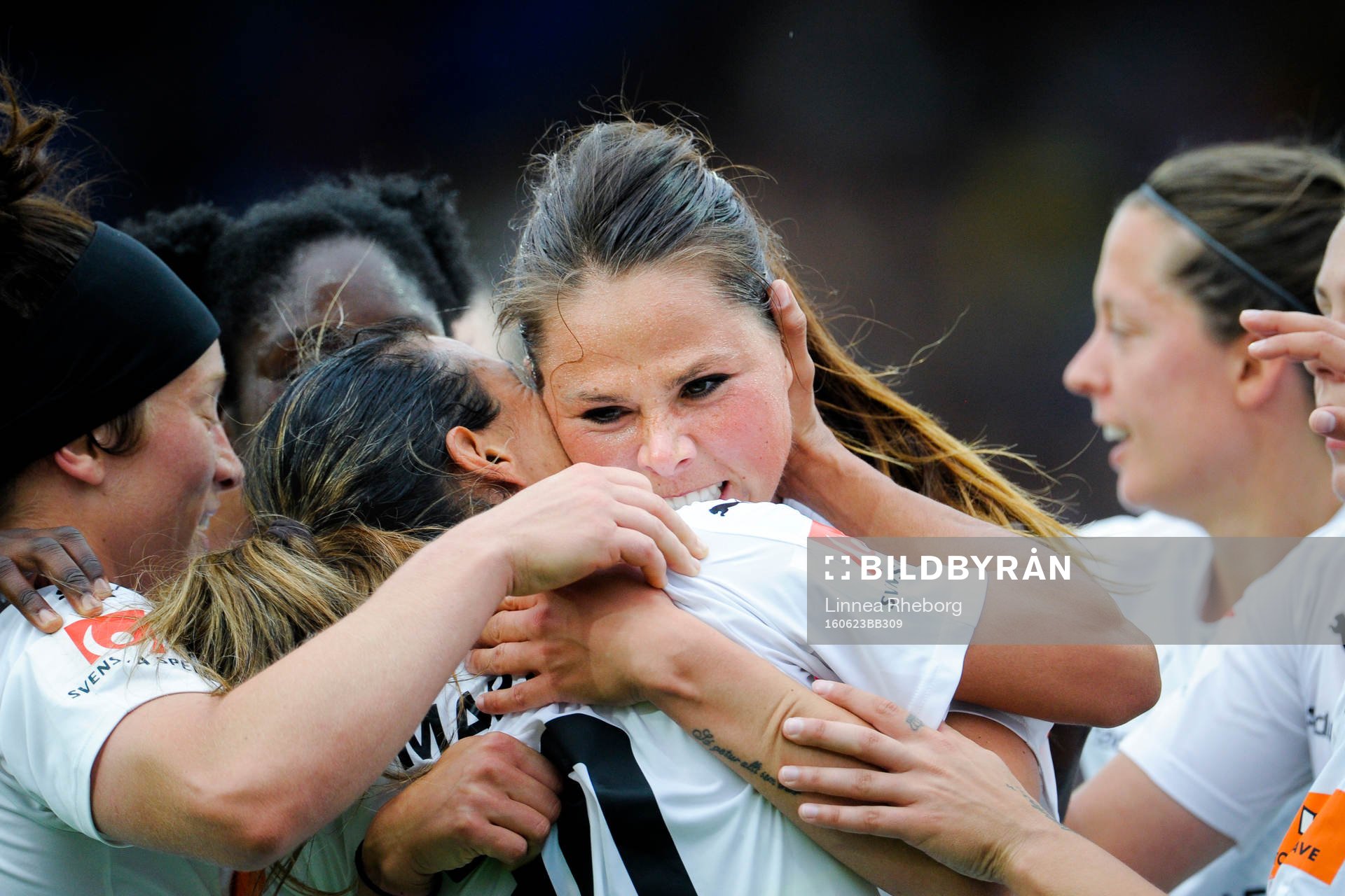 Rosengårds Sara Björk Gunnarsdottir kramar om Marta Viera