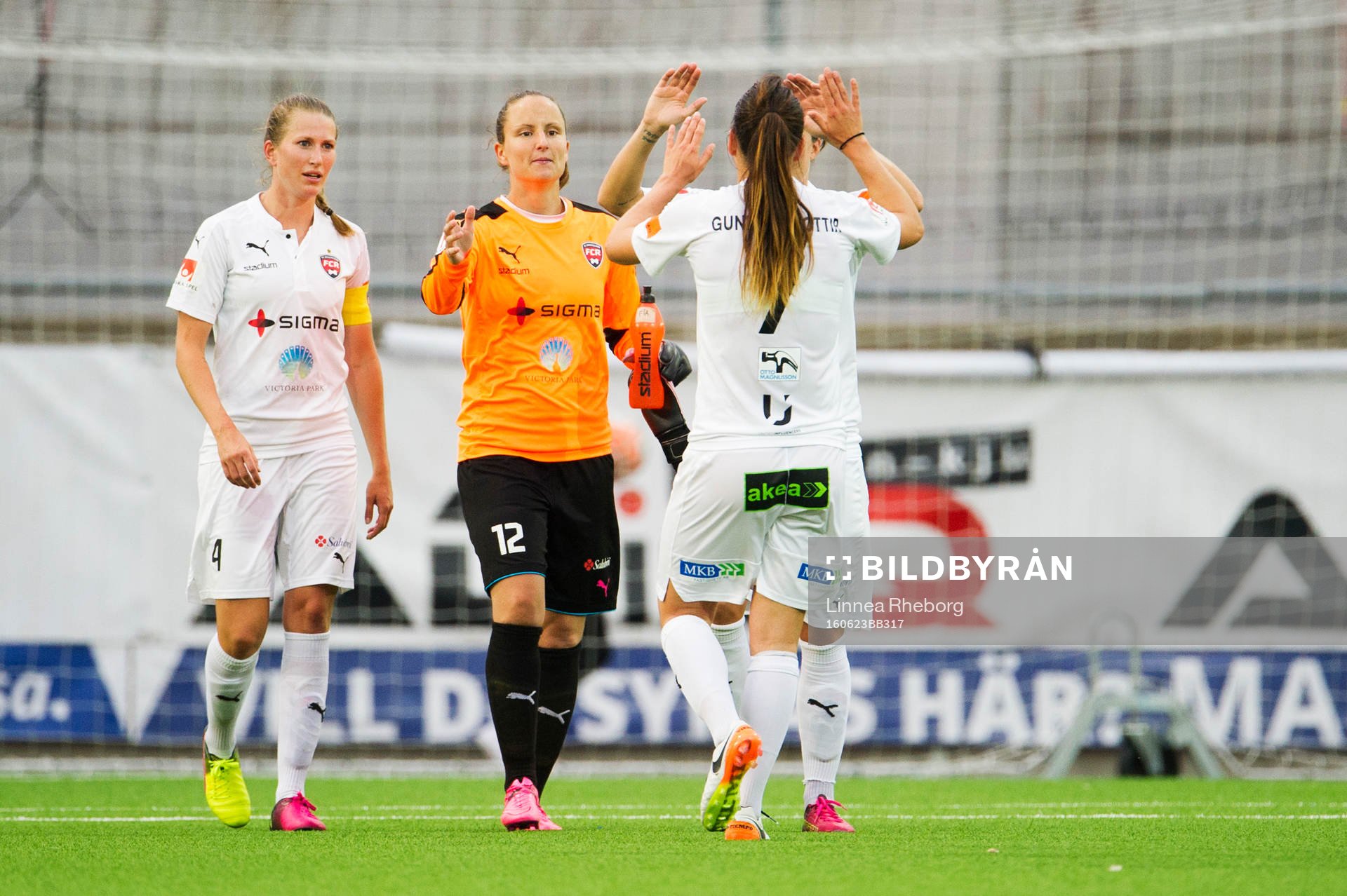 Rosengårds Emma Berglund, målvakt Sofia Lundgren, Lina
