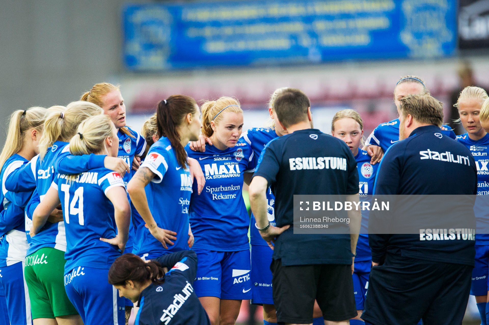 Spelare ur Eskilstuna ser deppiga ut