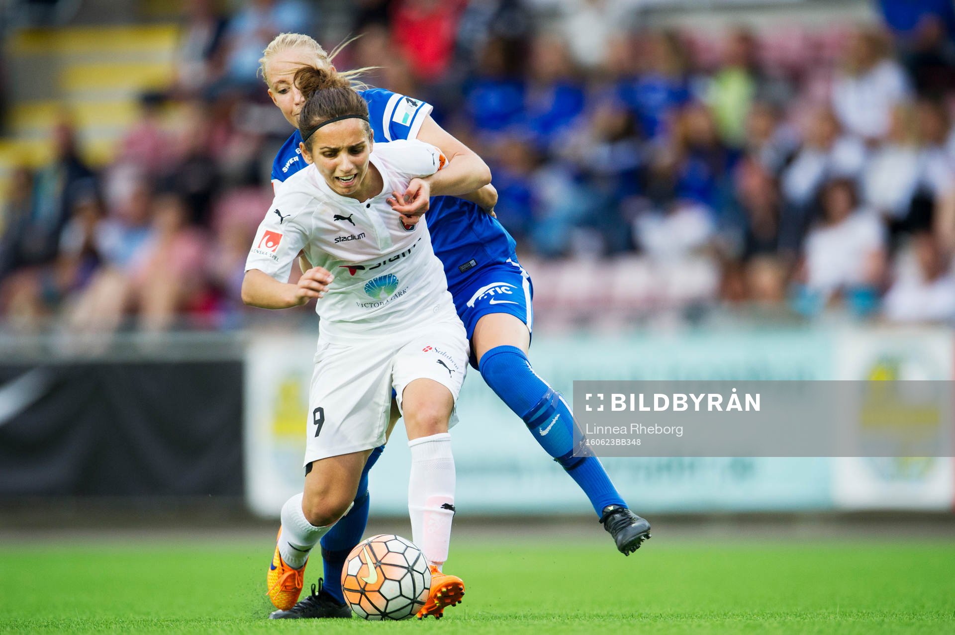 Rosengårds Nataša Andonova och Eskilstunas Petra Larsson