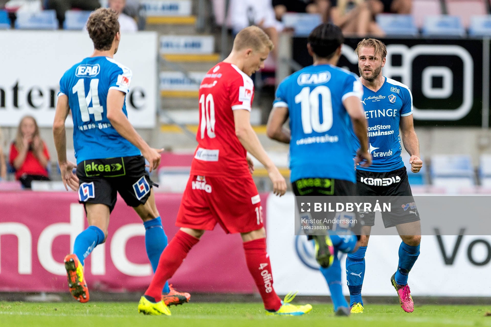 Halmstads Jesper Westerberg (h) jublar
