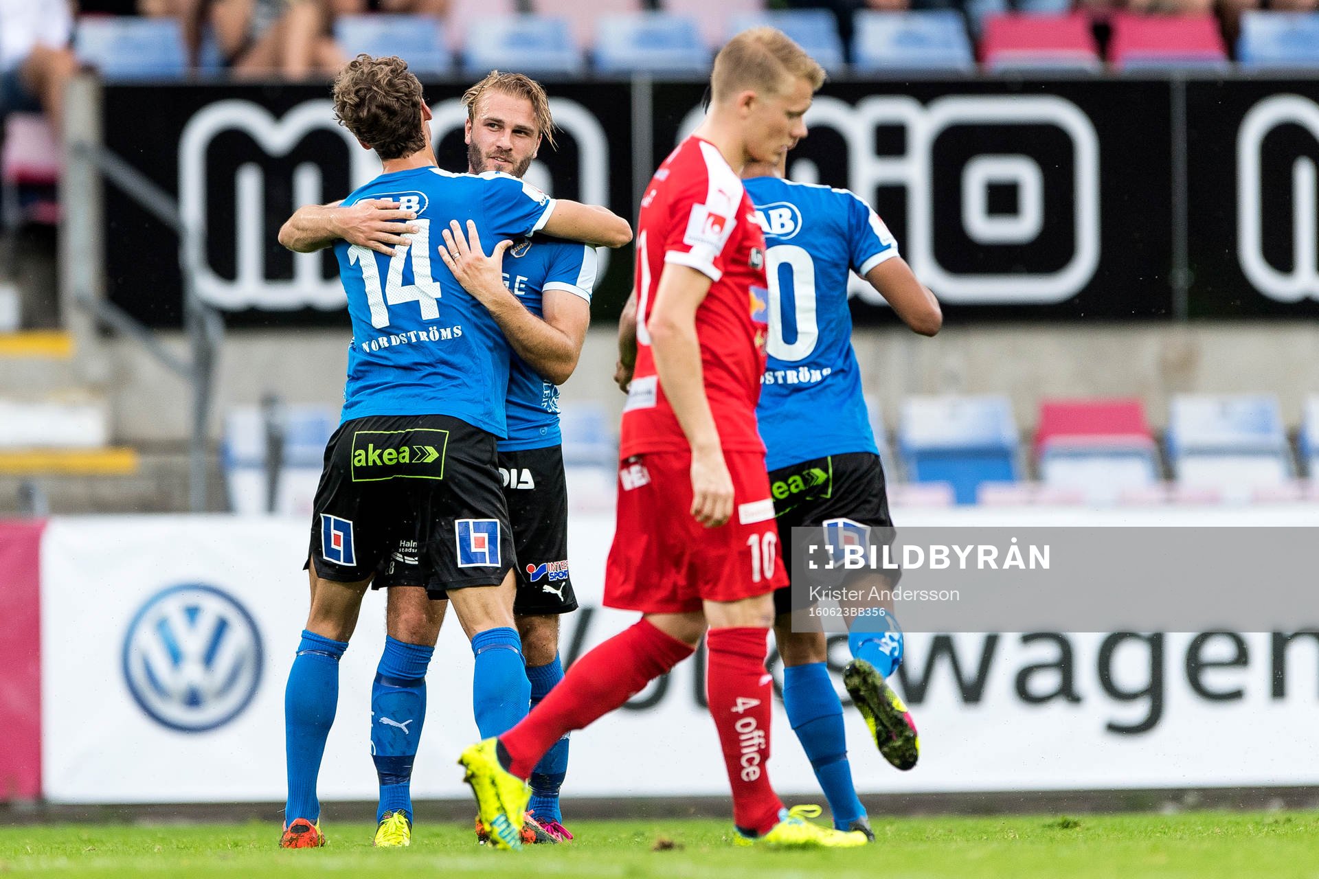 Halmstads Jesper Westerberg (h) jublar