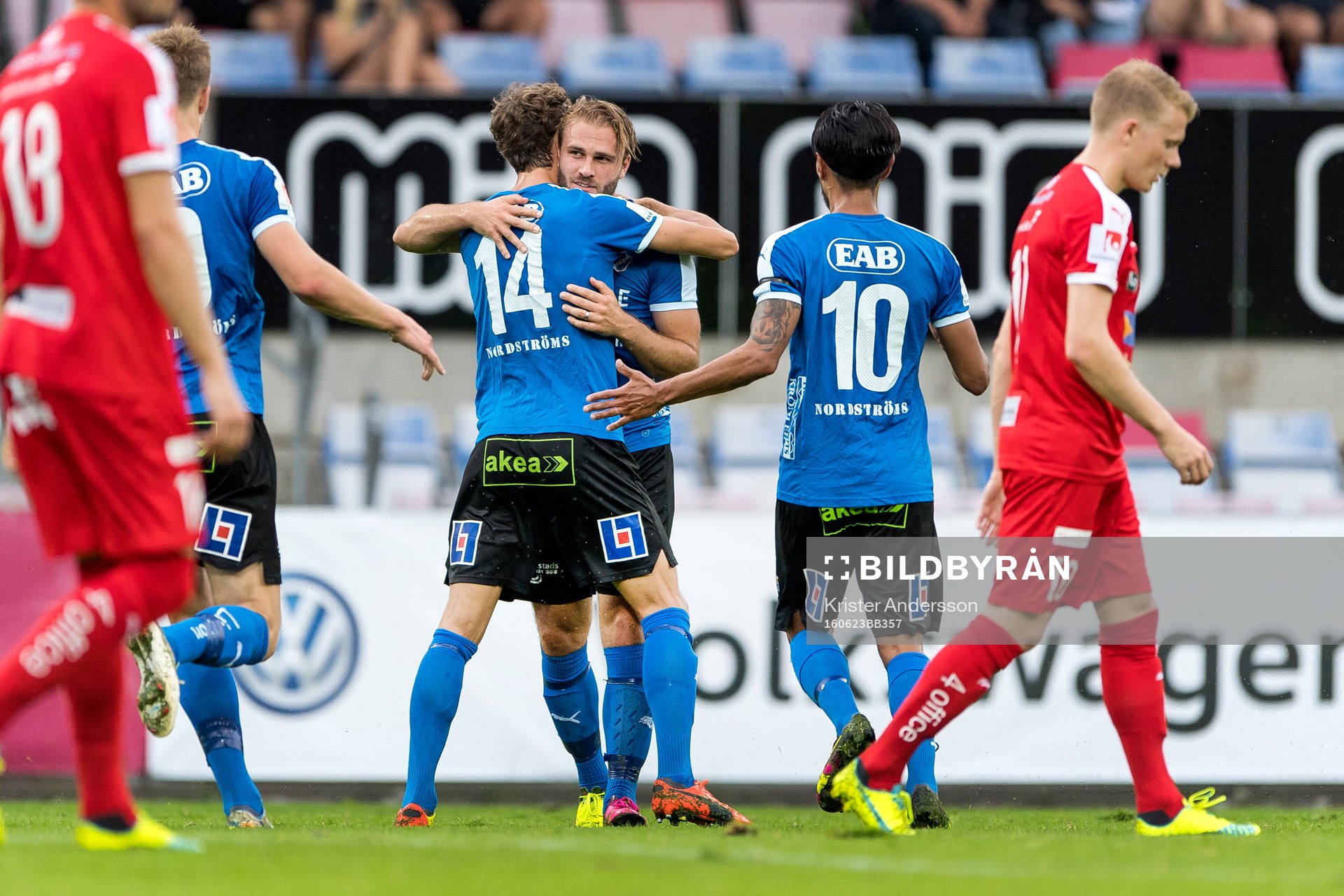 Halmstads Jesper Westerberg (h) jublar