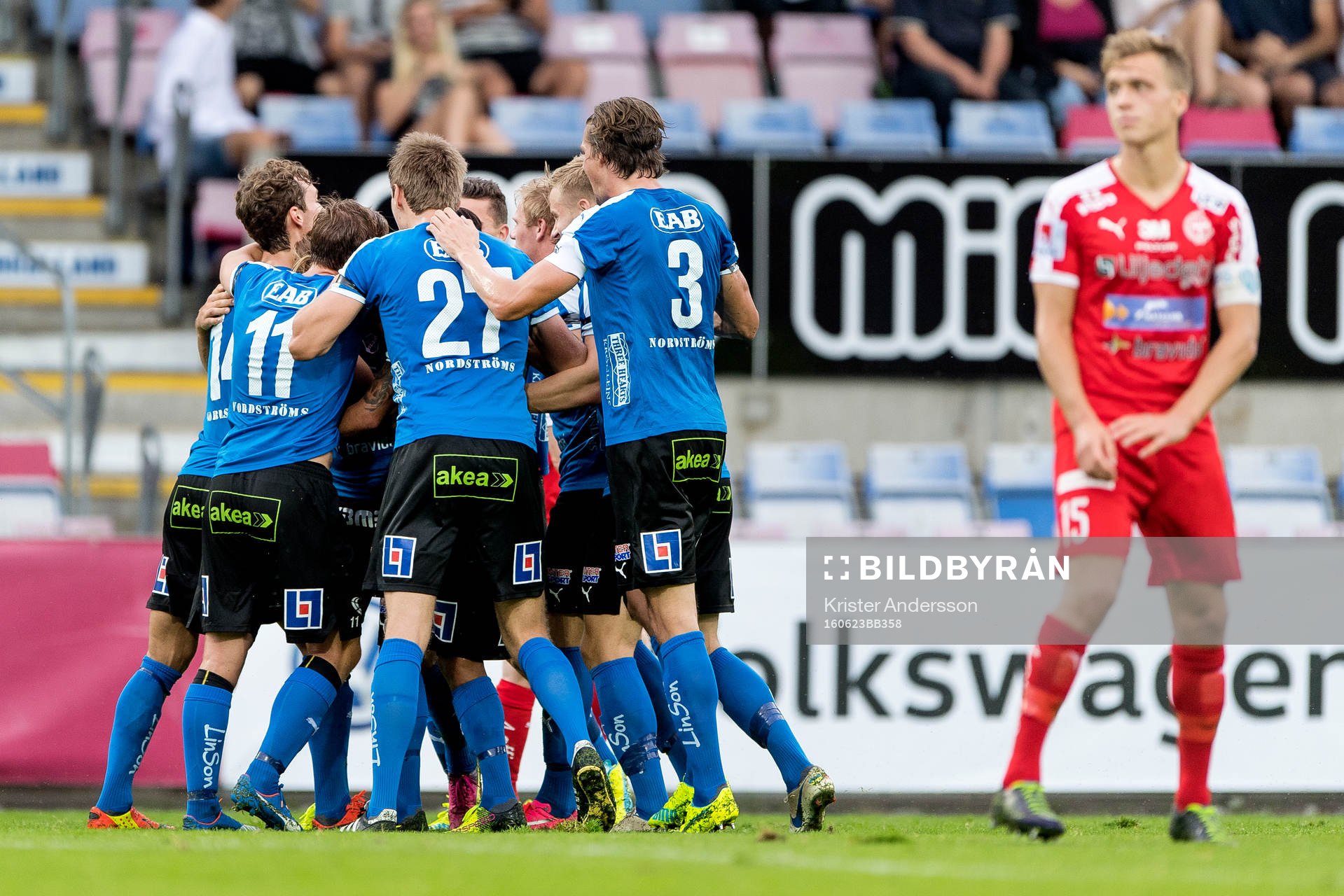 Halmstads Jesper Westerberg har gjort 3-1 och laget jublar