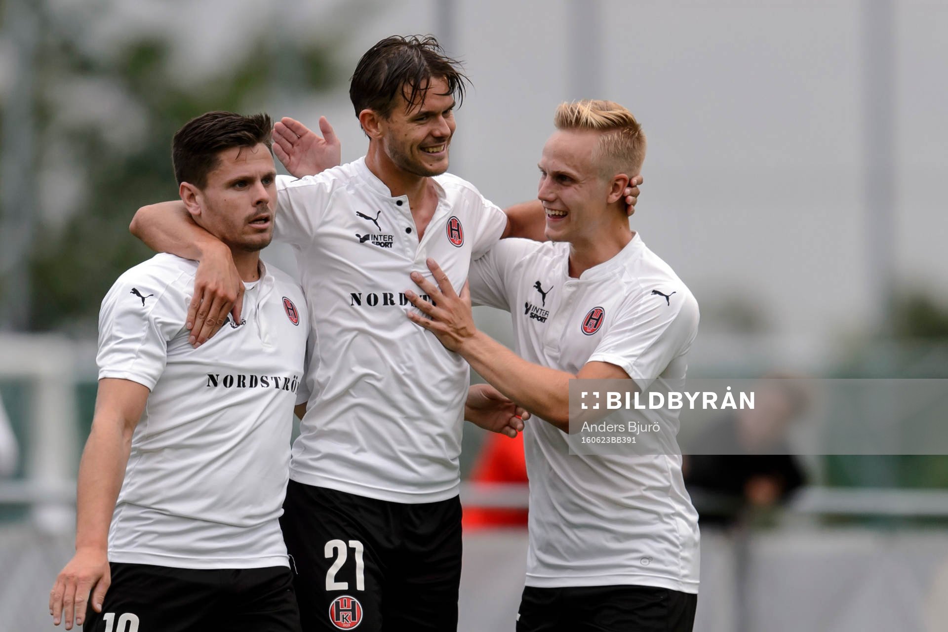 Hittarps Peter Milata (v) och Emil Rosqvist (h) jublar efter 2-1 av Mattias Hallberg (M) under fotbollsmatchen i division 3 mellan Hittarp och Klippen den 23 juni 2016 i Helsingborg.