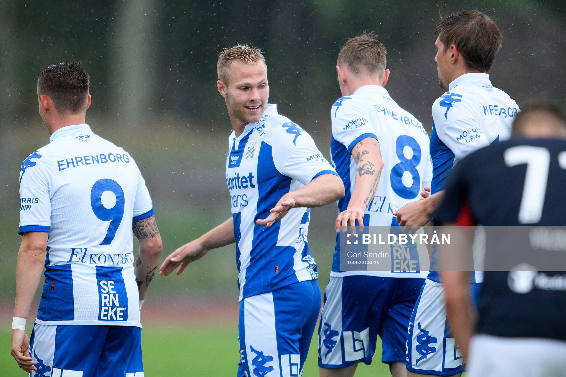 IFK Göteborgs Gustav Engvall jublar efter att han gjort 1-0 under träningsmatchen i fotboll mellan IFK Göteborg och Strömsgodset den 23 juni 2016 i Stenungsund.