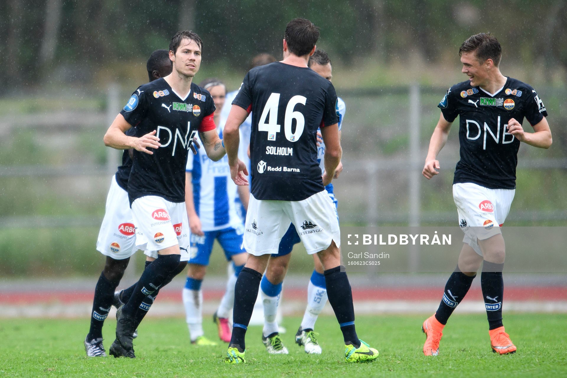 Strömsgodsets Christopher Vilsvik jublar efter att han gjort 2-2 under träningsmatchen i fotboll mellan IFK Göteborg och Strömsgodset den 23 juni 2016 i Stenungsund.
