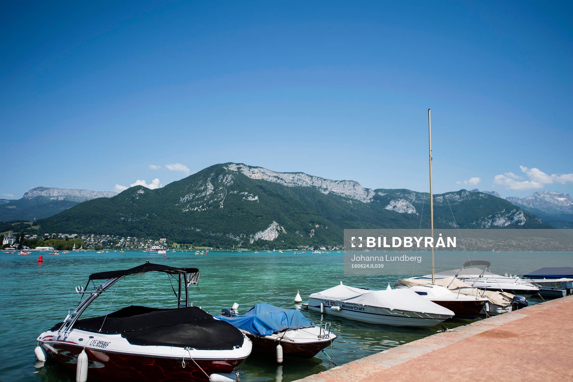 Båtar i Lake Annecy där Island har sitt basläger under fotbolls-EM den 24 juni 2016 i Annecy.