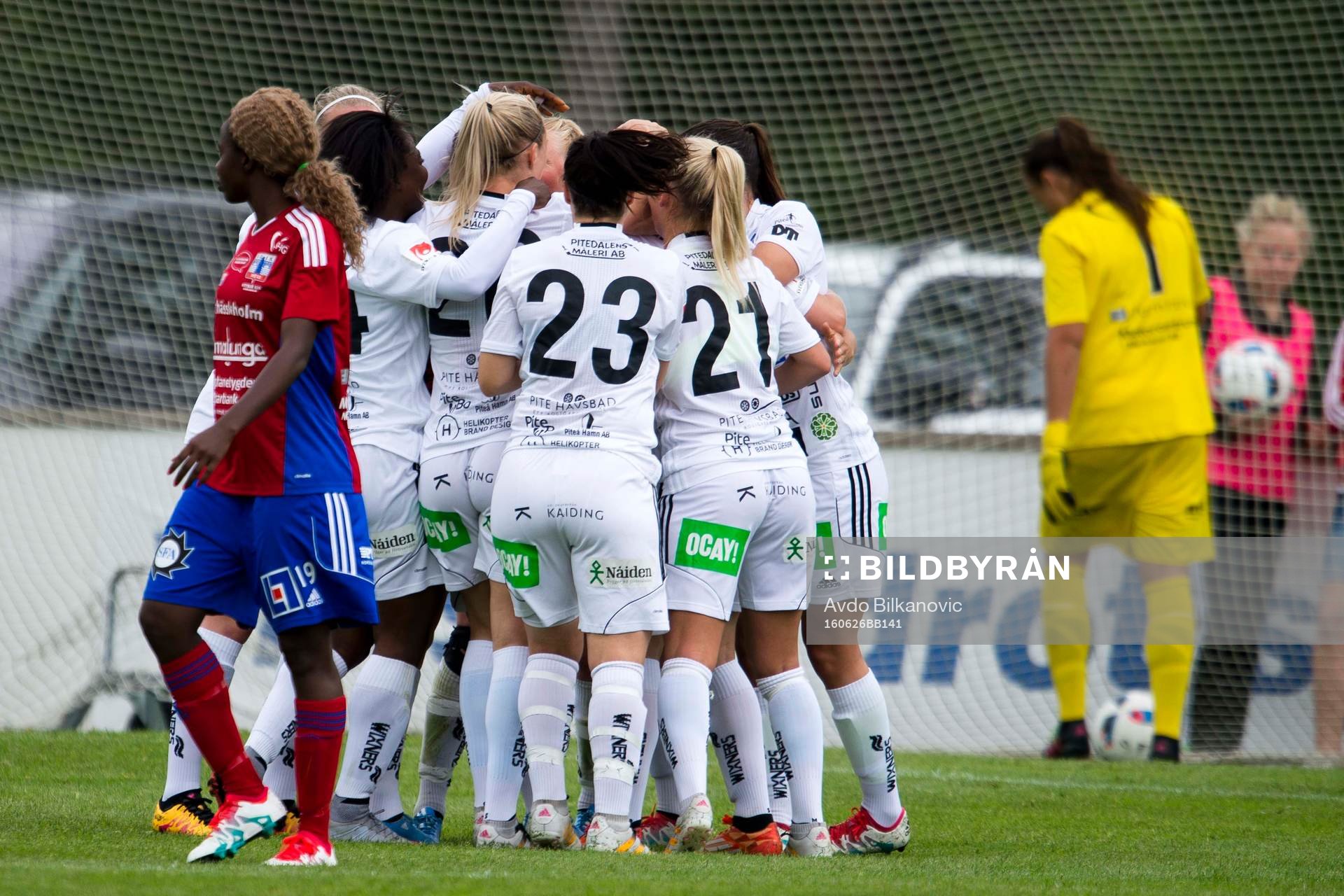 Vittsjös målvakt Katlynn Fraine deppar i bakgrunden medan