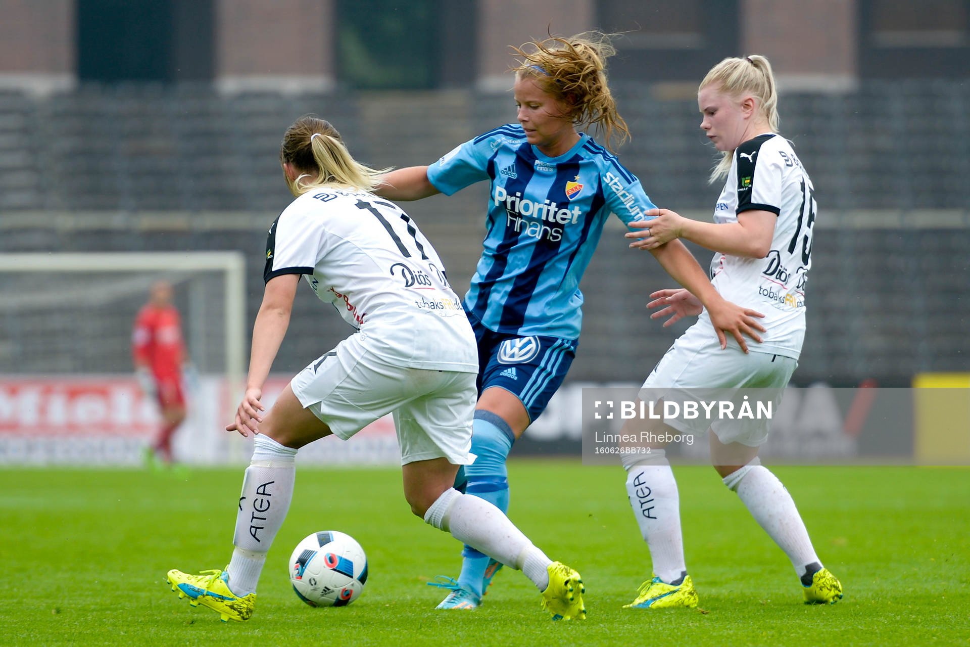 Djurgårdens Madeleine Stegius och Umeås Selina Henriksson