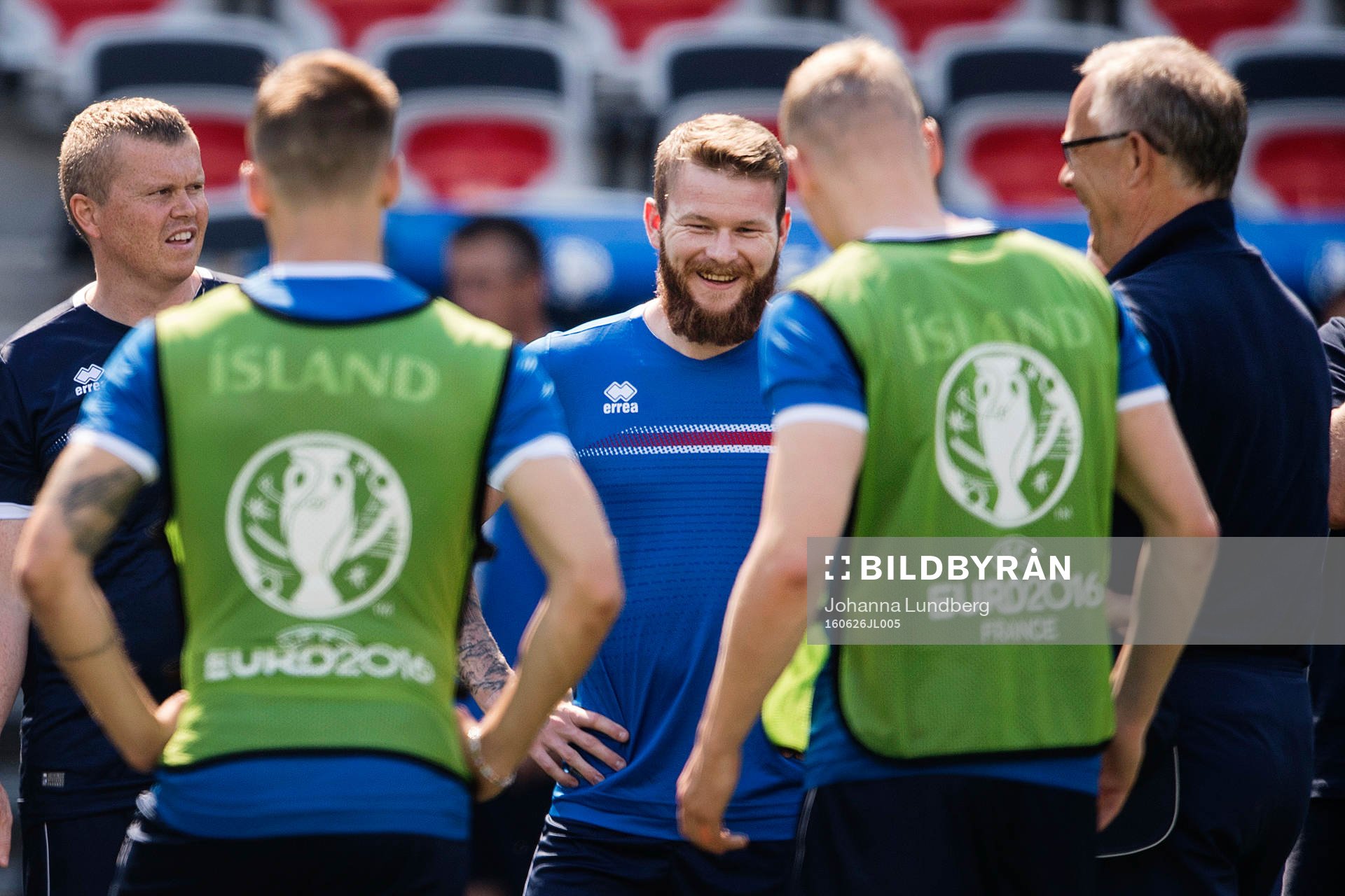 Aron Gunnarsson (m) och förbundskapten Lars Lagerbäck