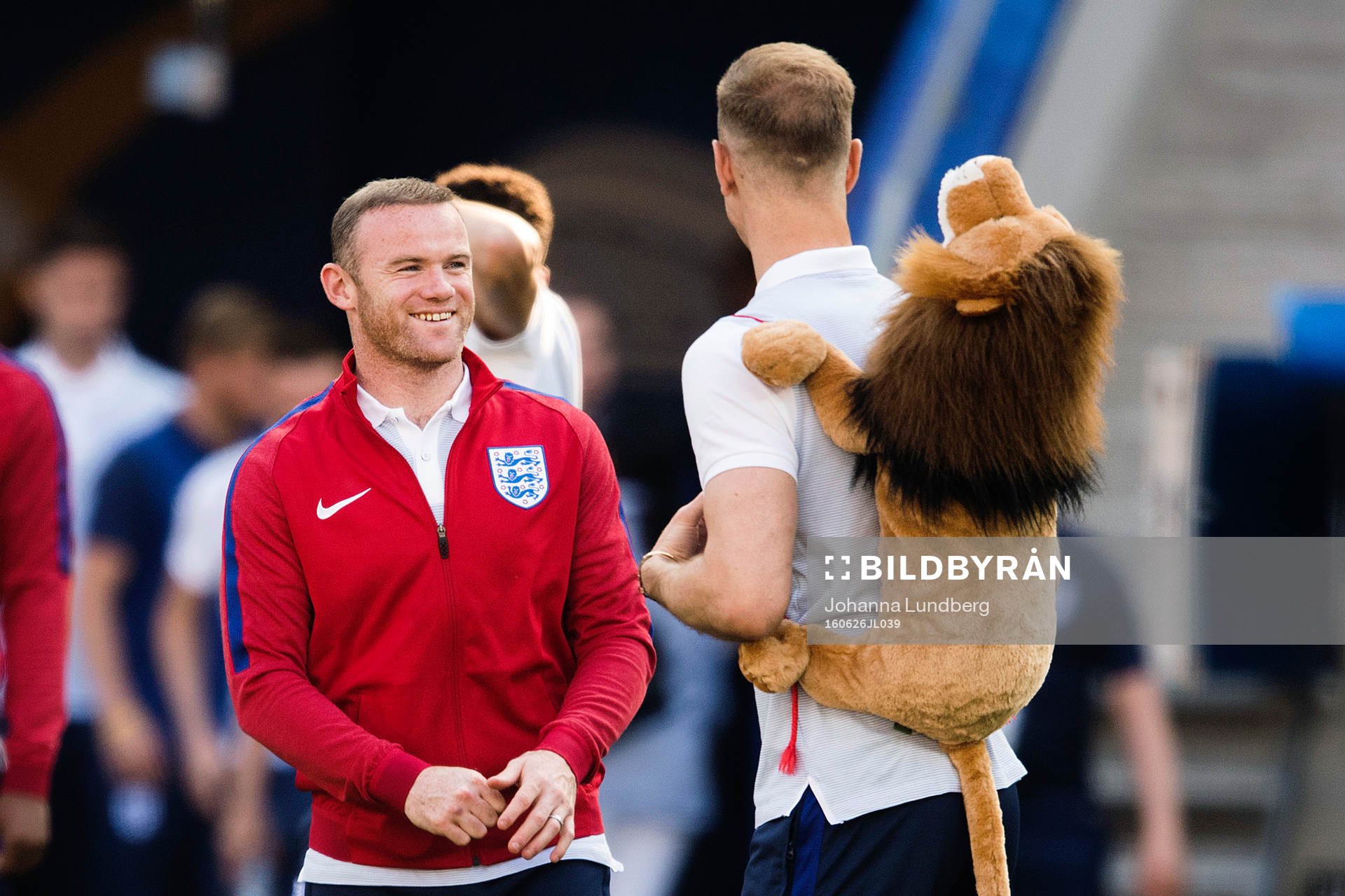 Wayne Rooney och målvakt Joe Hart  på Englands fotbollslandslags träning under fotbolls-EM den 26 juni 2016 i Nice.