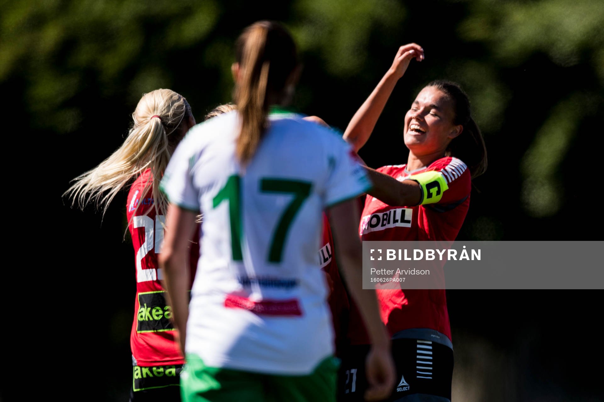 LB07s Anna Welin (th) jublar