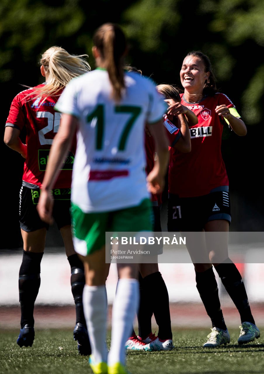 LB07s Anna Welin (th) jublar