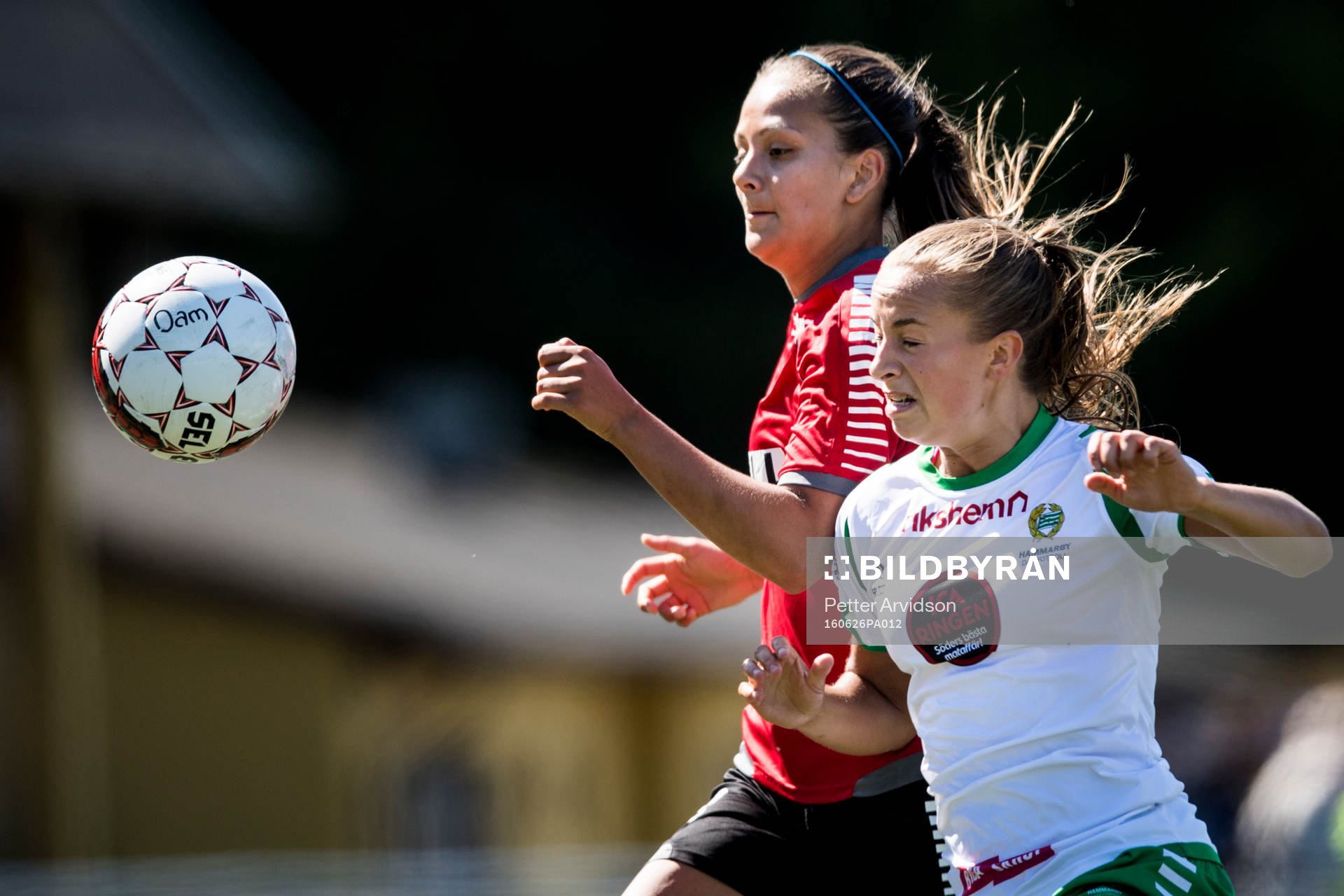 LB07s Josefine Rydle och Hammarbys Maja Norrhamn