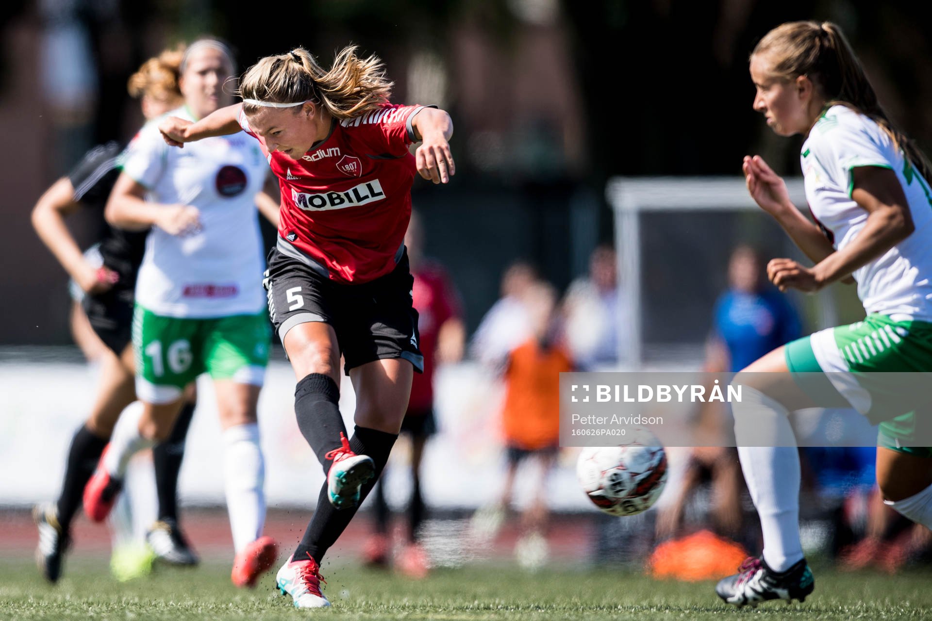 LB07s Olivia Welin testar skott