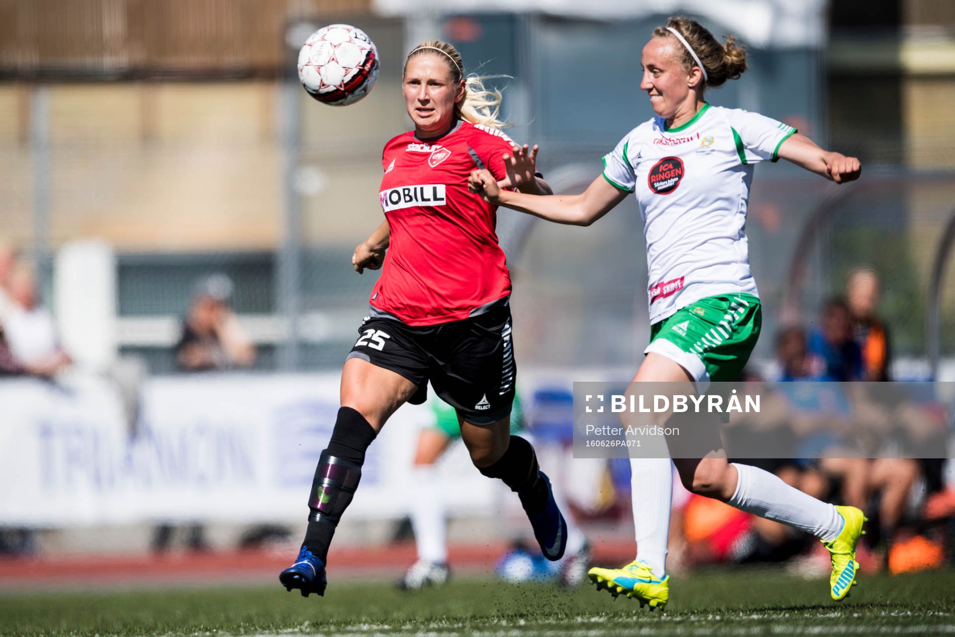LB07s Johanna Ejdelind och Hammarbys Hanna Olsson