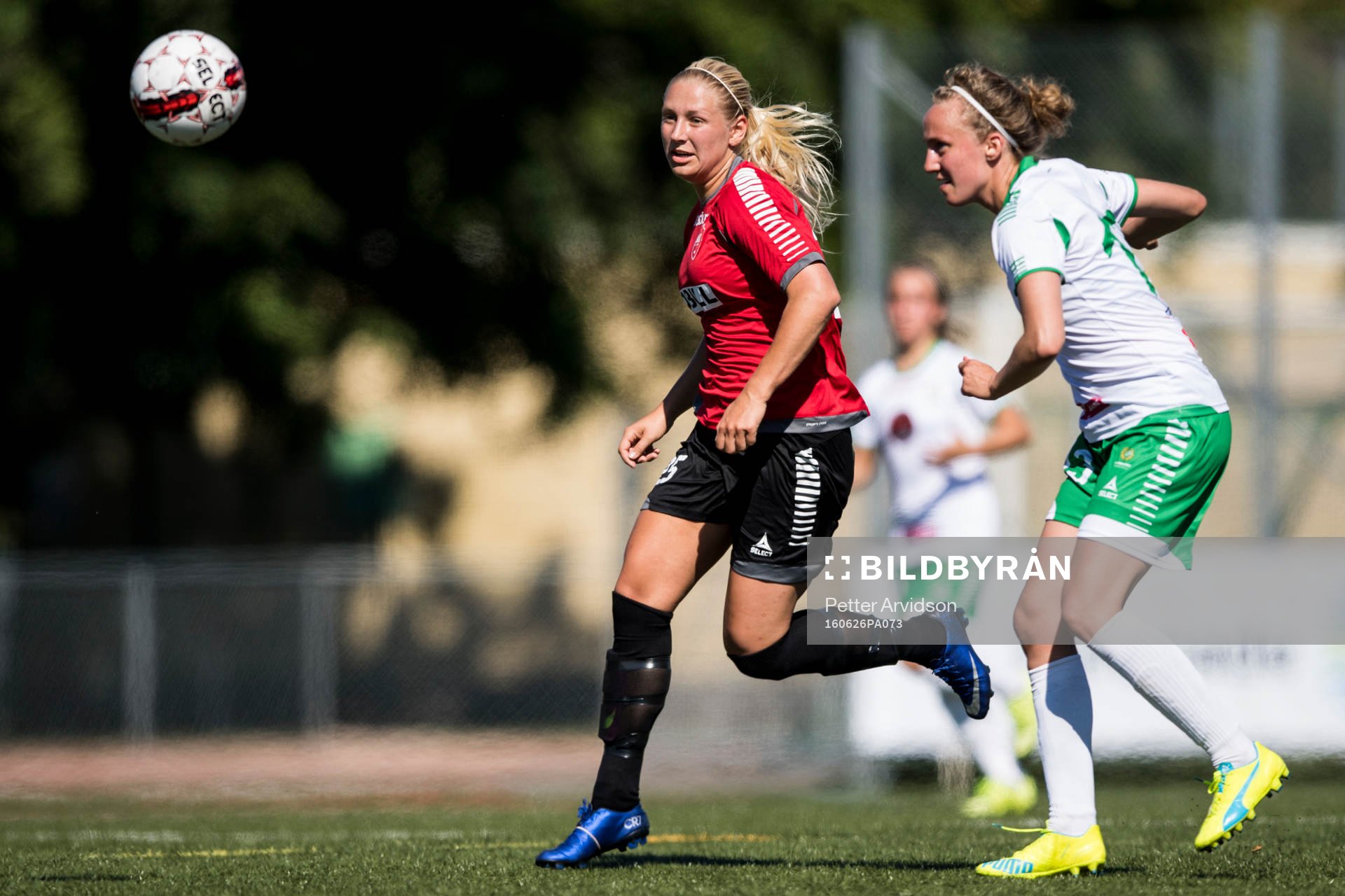 LB07s Johanna Ejdelind och Hammarbys Hanna Olsson