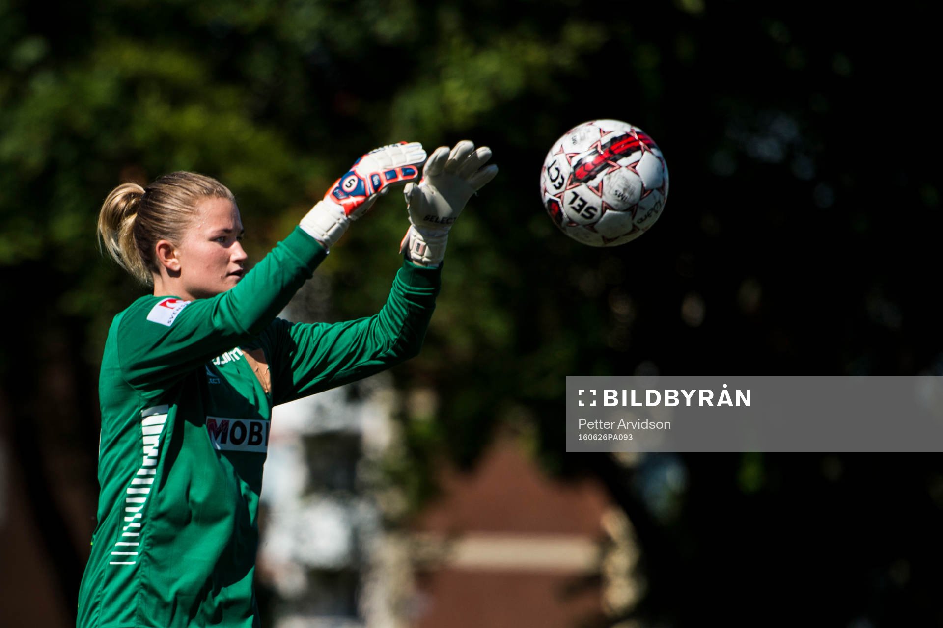 Hammarbys målvakt Lina Ringshamre under fotbollsmatchen i Elitettan mellan Limhamn Bunkeflo och Hammarby den 26 juni 2016 i Malmö.
