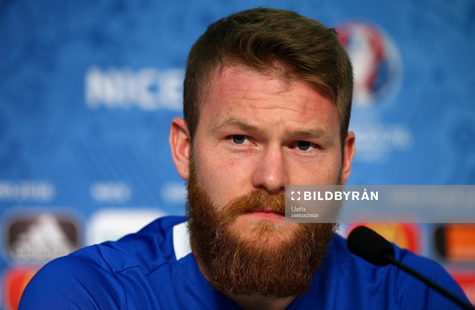I denna handout-bild från UEFA ses Aron Gunnarsson på