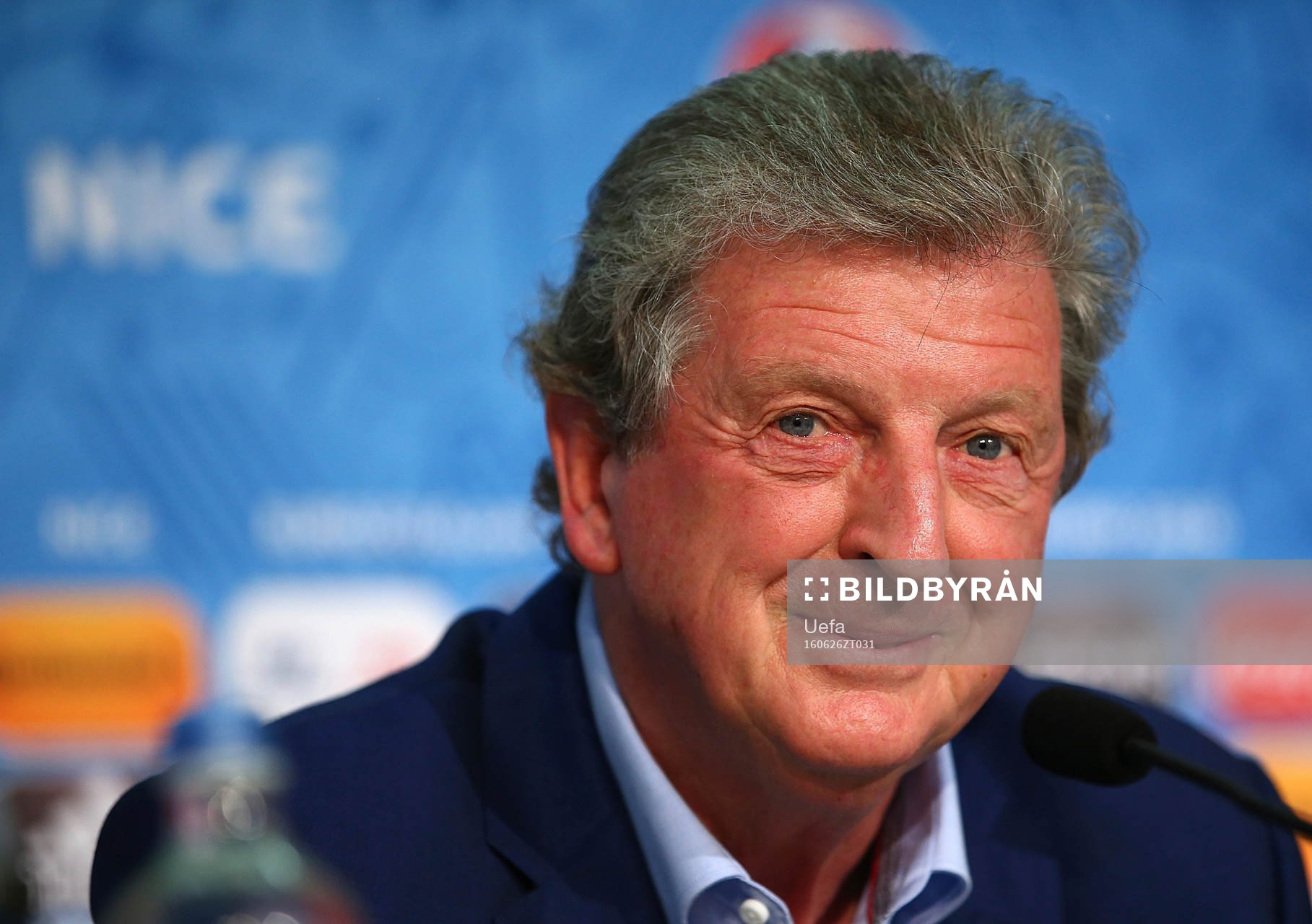 I denna handout-bild från UEFA ses  förbundskapten Roy