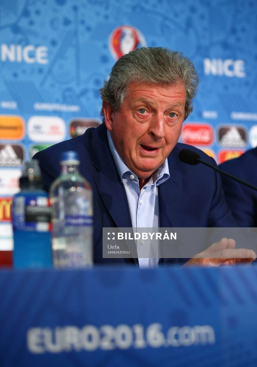 I denna handout-bild från UEFA ses förbundskapten Roy Hodgson på Englands fotbollslandslags presskonferens under fotbolls-EM den 26 juni 2016 i Nice.