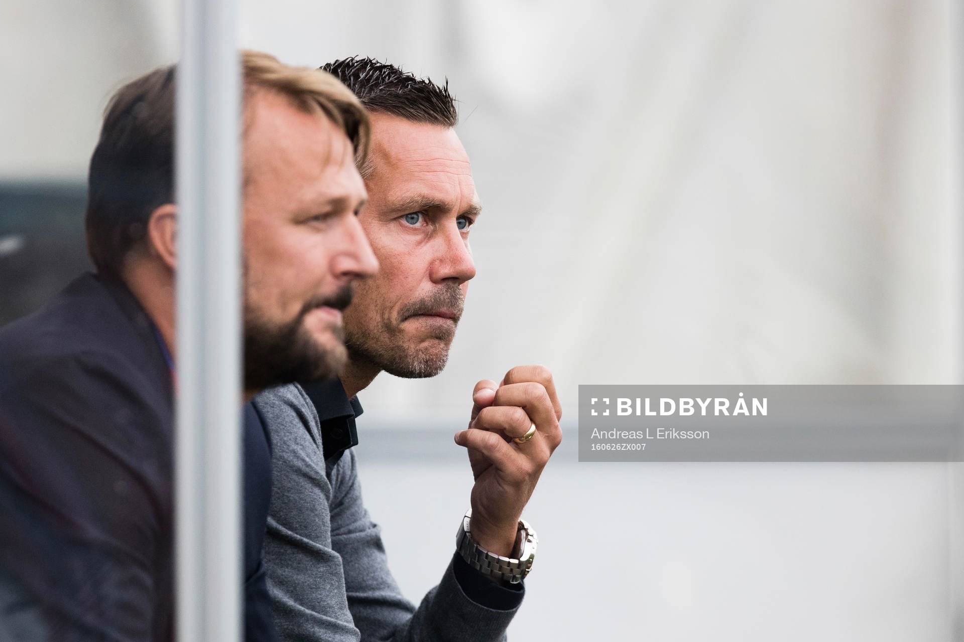 Örgrytes tränare Marcus Lantz innan fotbollsmatchen i