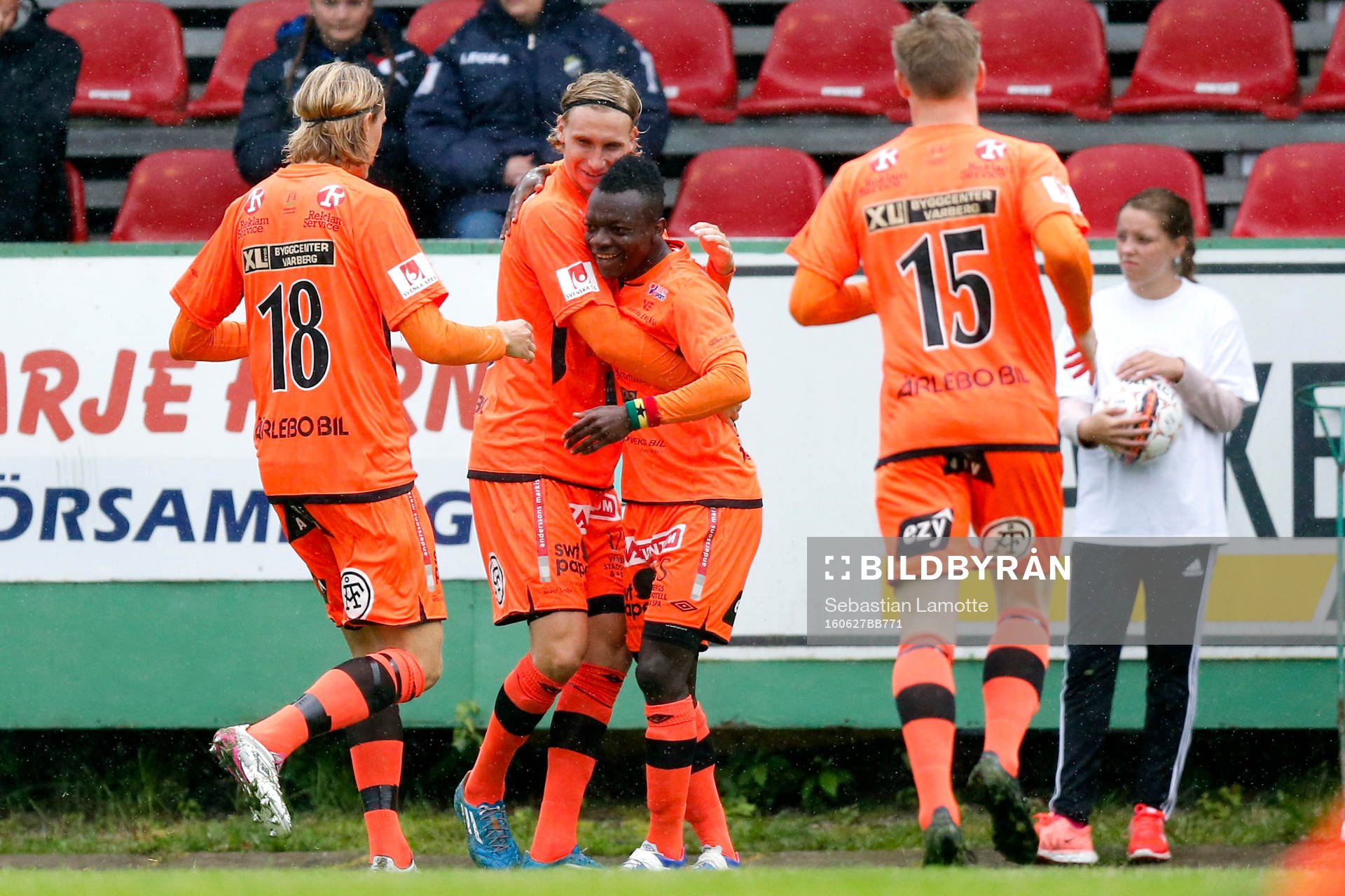 Varbergs Thomas Boakye jublar efter 0-1 under fotbollsmatchen i Superettan mellan Ljungskile och Varberg den 27 juni 2016 i Ljungskile.