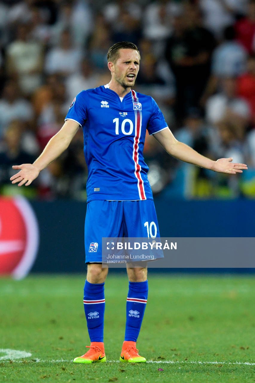Islands Gylfi Sigurdsson reagerar