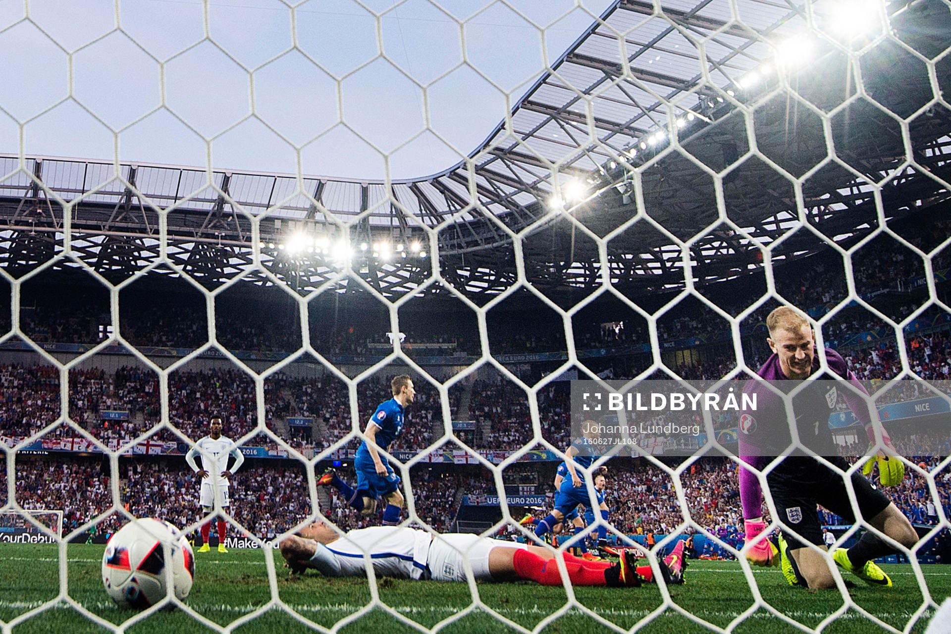 Englands Kyle Walker, målvakt Joe Hart och Dele Alli deppar