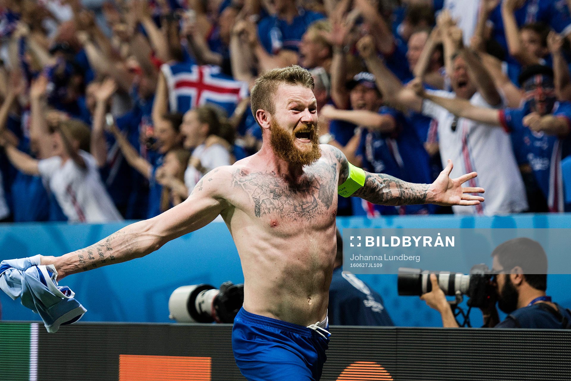 Islands  Aron Gunnarsson jublar vid slutsignal