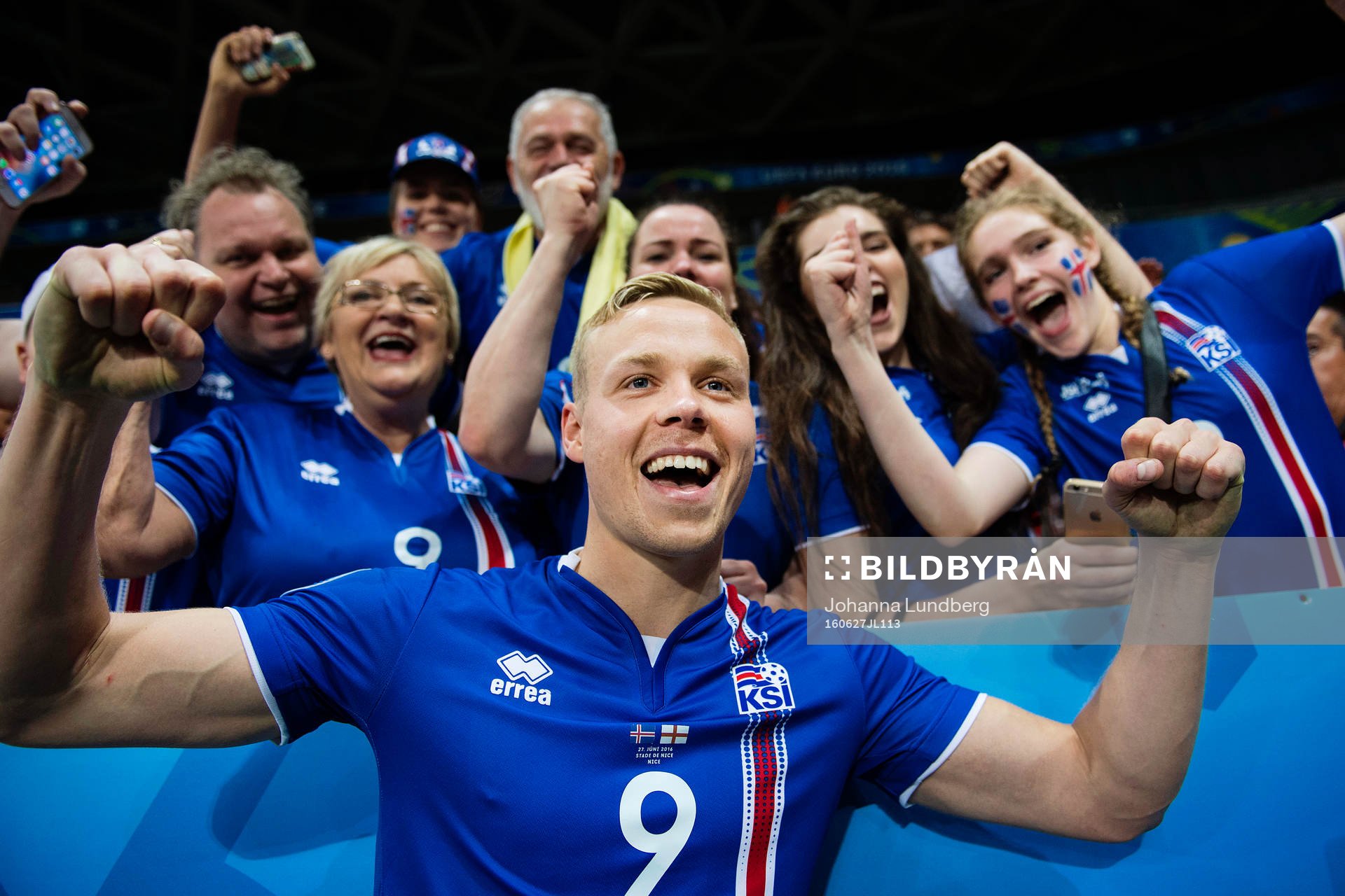 Islands Kolbeinn Sigthorsson jublar med sin familj