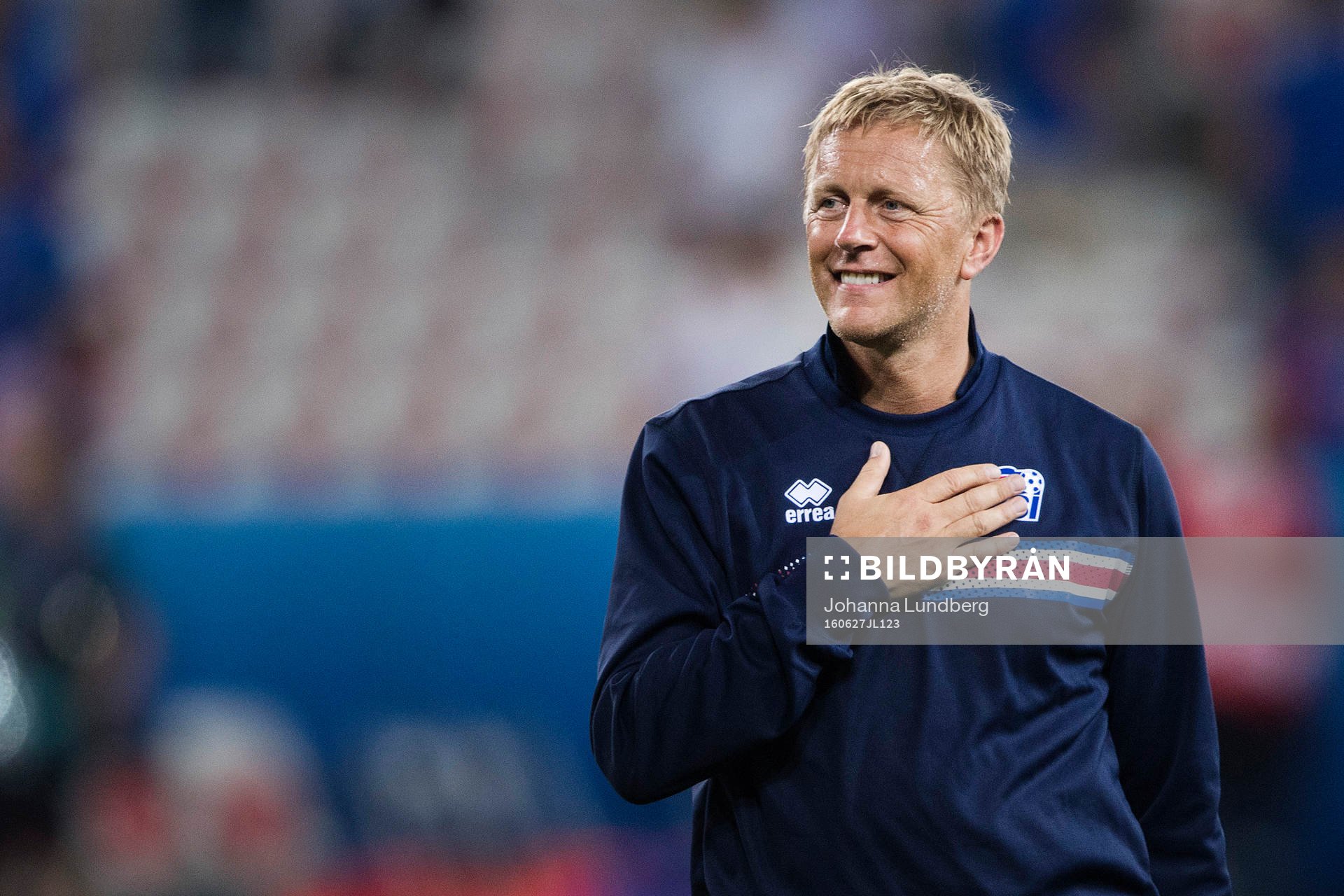 Islands förbundskapten Heimir Hallgrimsson tar sig för