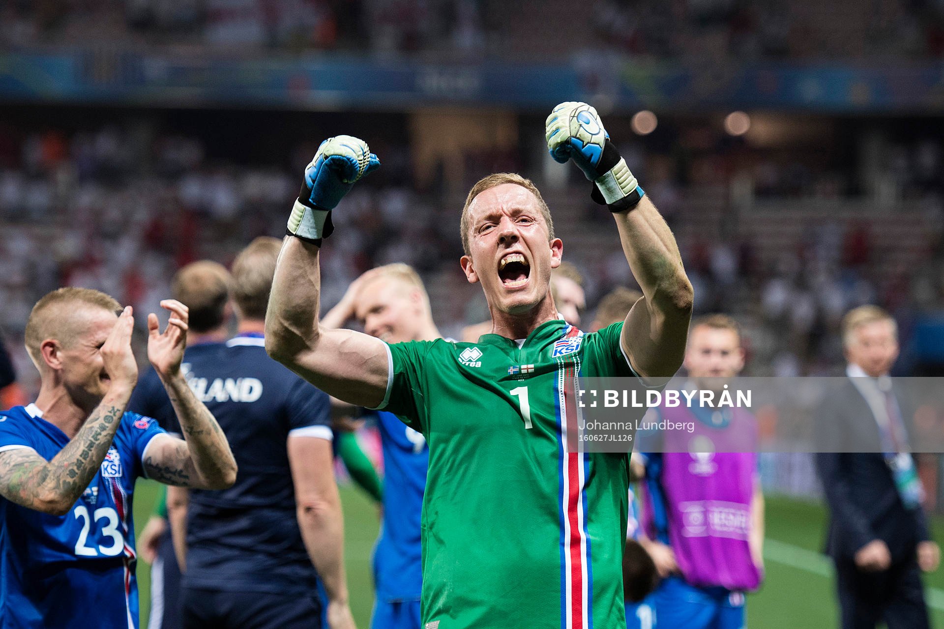 Islands målvakt Hannes Halldorsson jublar