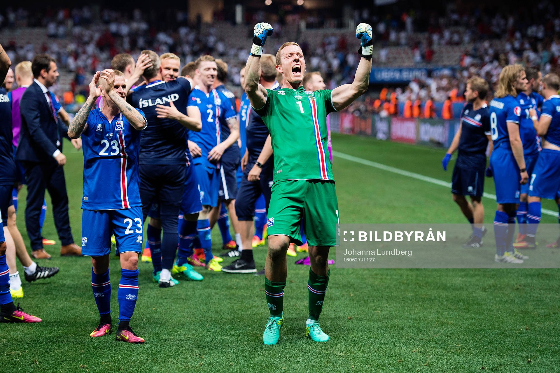 Islands målvakt Hannes Halldorsson jublar