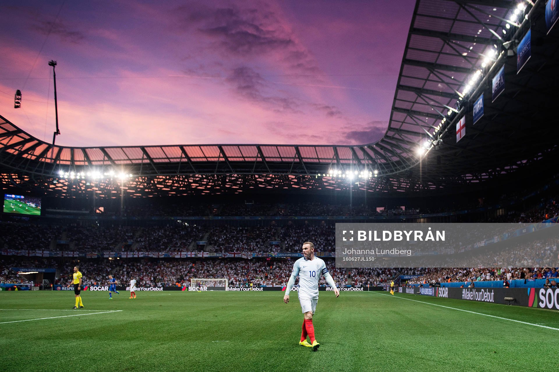 Englands Wayne Rooney deppar