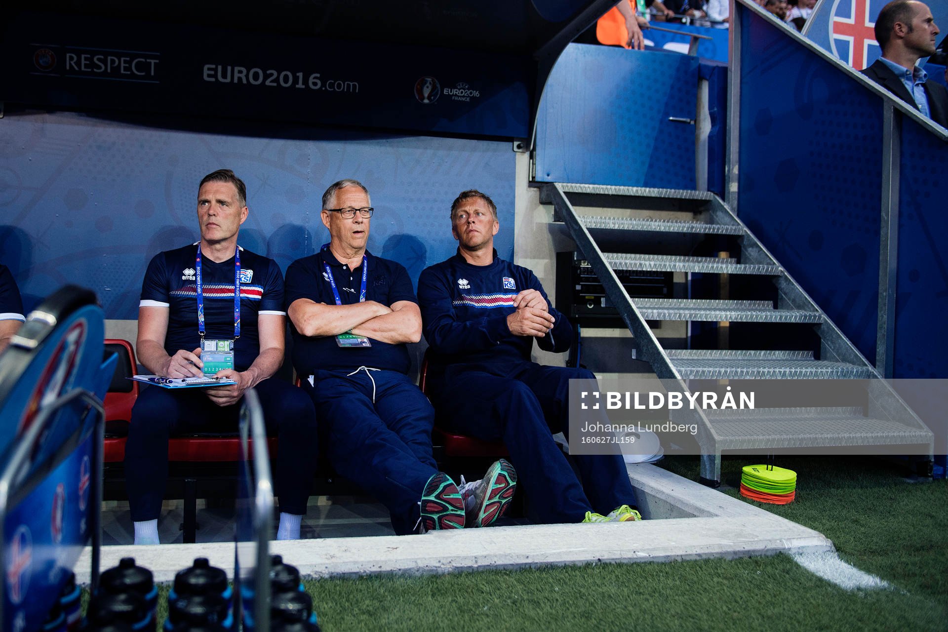 Islands förbundskaptener  Lars Lagerbäck och Heimir Hallgrimsson under fotbollsmatchen mellan England och Island under fotbolls-EM den 27 juni 2016 i Nice.