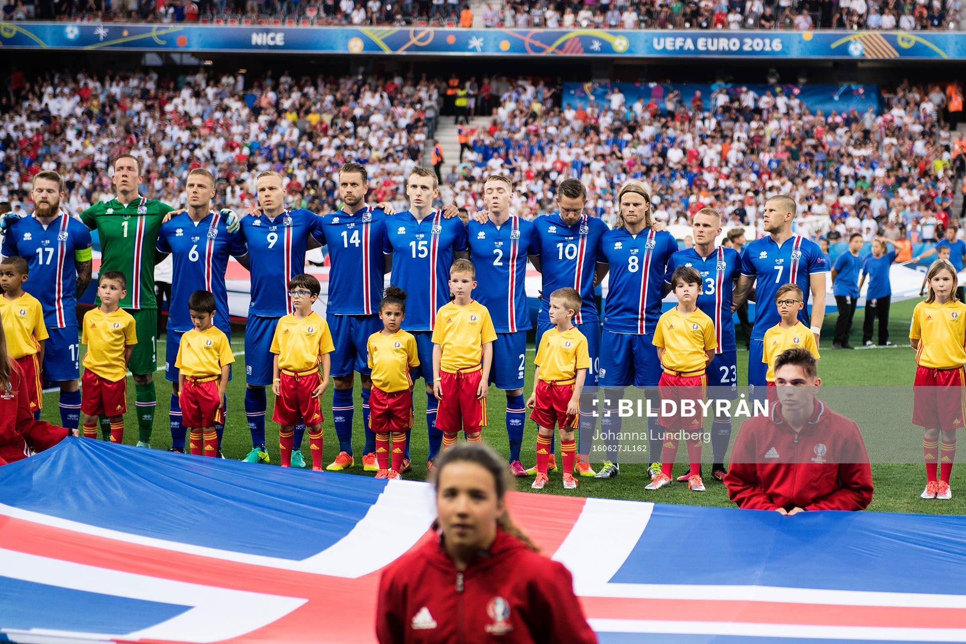 Islands Aron Gunnarsson, målvakt Hannes Halldorsson, Ragnar Sigurdsson, Kolbeinn Sigthorsson, Kári Arnason, Jón Dadi Bödvarsson, Birkir Saevarsson, Gylfi Sigurdsson, Birkir Bjarnason, Ari Skulason och Johann Gudmundsson under fotbollsmatchen mellan England och Island under fotbolls-EM den 27 juni 2016 i Nice.