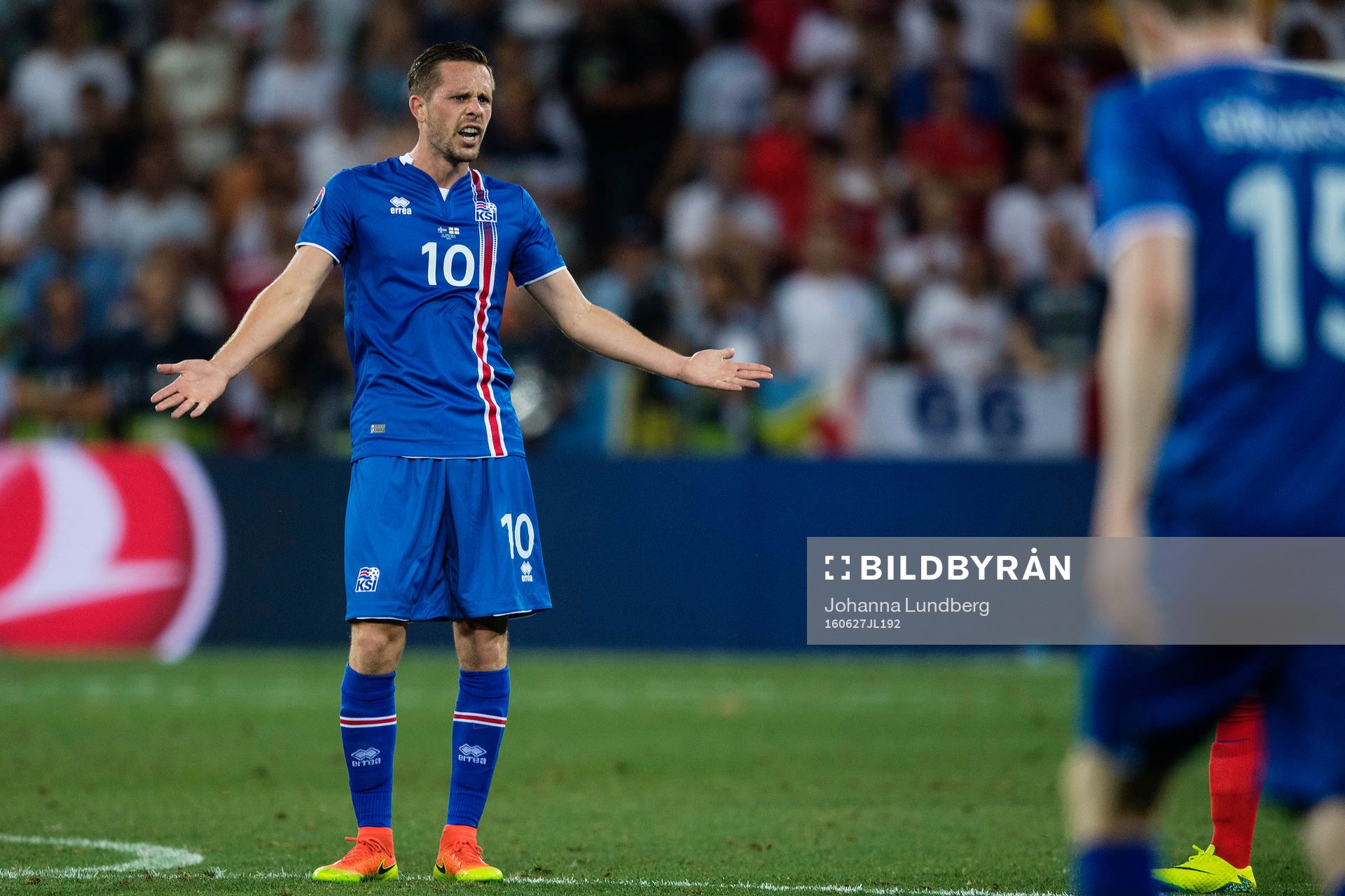 Islands Gylfi Sigurdsson reagerar